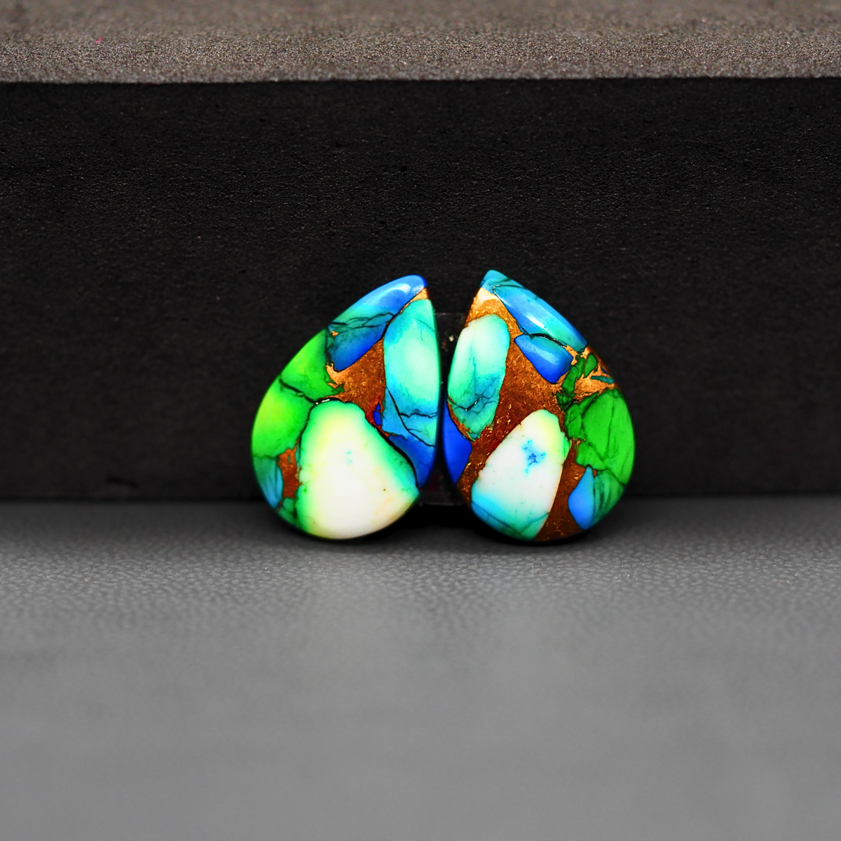 Peacock Dahlia composite pair 17x12x3mm 12ct pear cabochon - photo 2