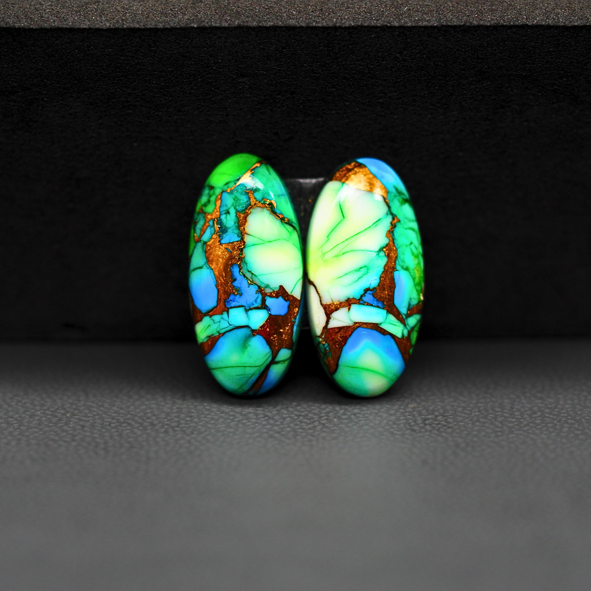 Peacock Dahlia composite pair 19x9x3mm 12ct oval cabochon - photo 2
