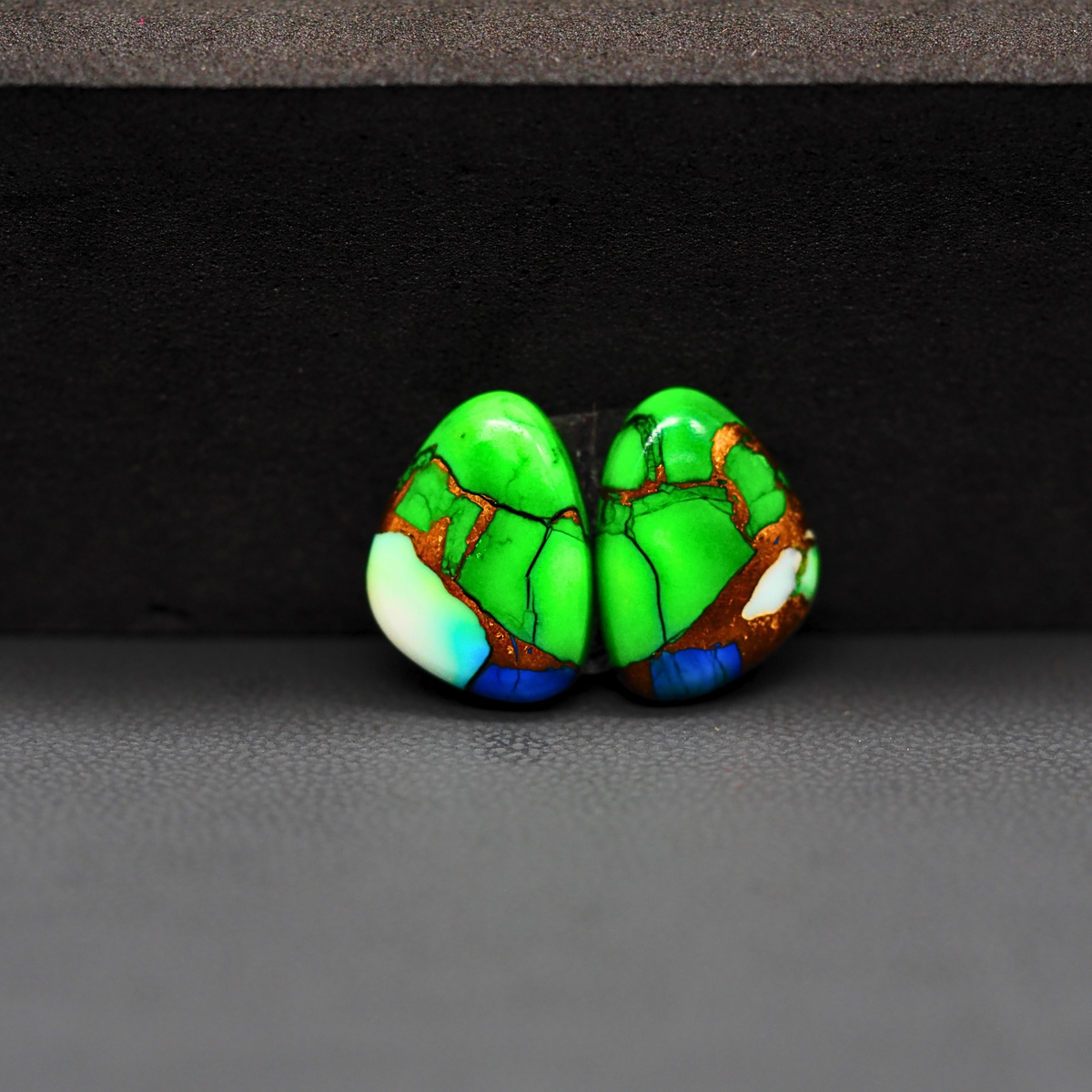 Peacock Dahlia composite pair 14x10x3mm 9.5ct freeform cabochon - photo 2