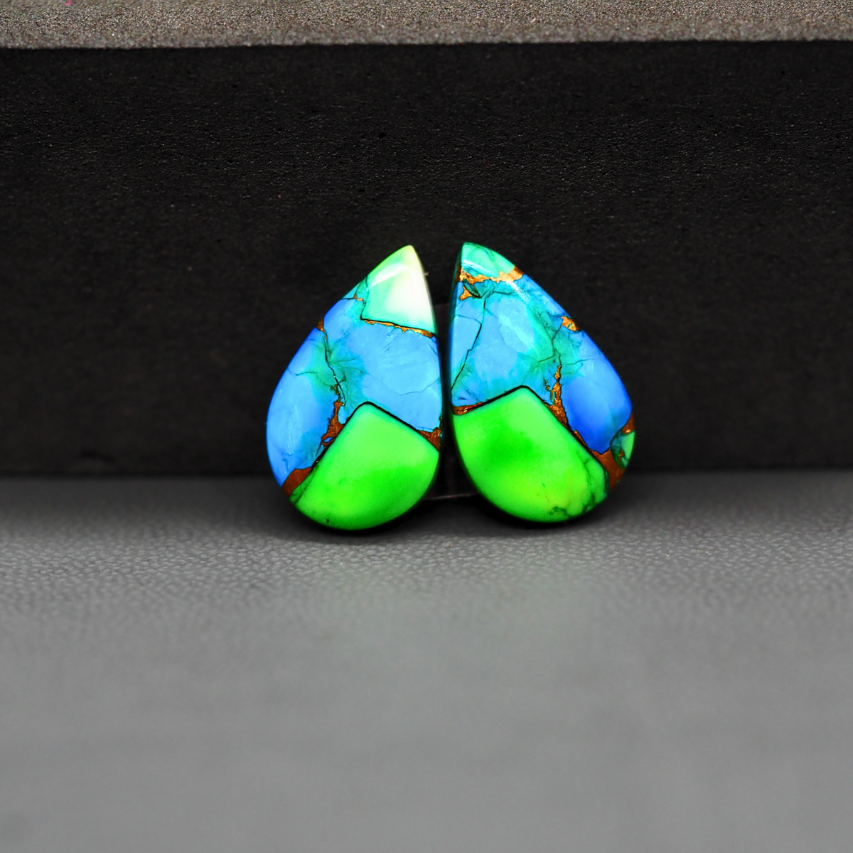 Peacock Dahlia composite pair 18x11x3mm 11ct pear cabochon - photo 2