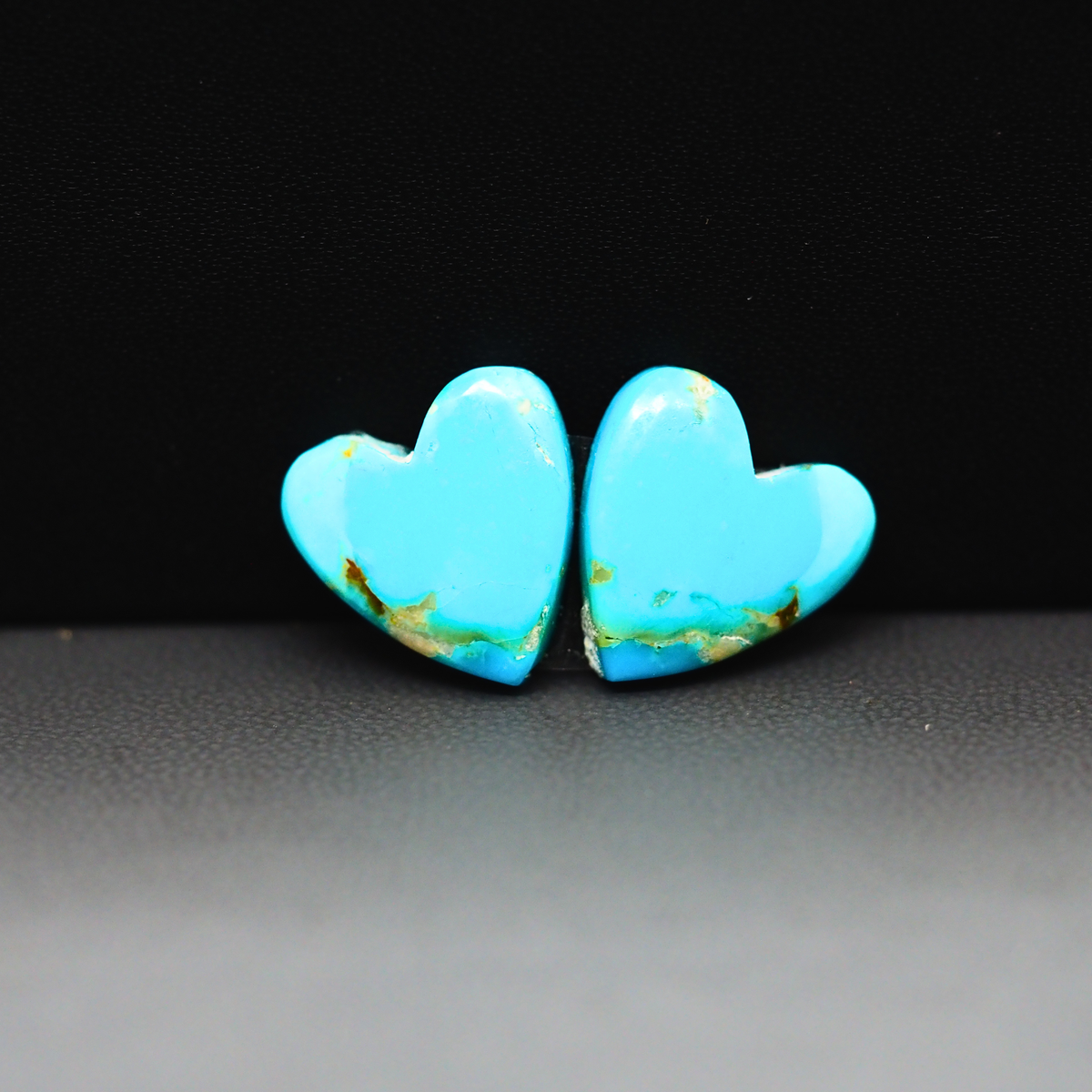 Mohave Mojave turquoise composite pair 15x14x4mm 11.5ct heart cabochon Kingman - photo 2