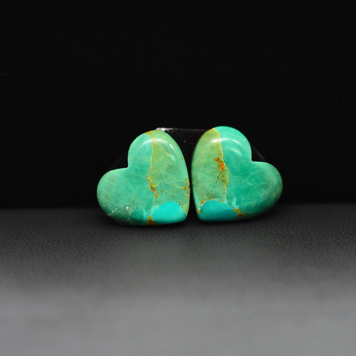 Mohave Mojave turquoise composite pair 13x13x3mm 8.5ct heart cabochon Kingman - photo 2