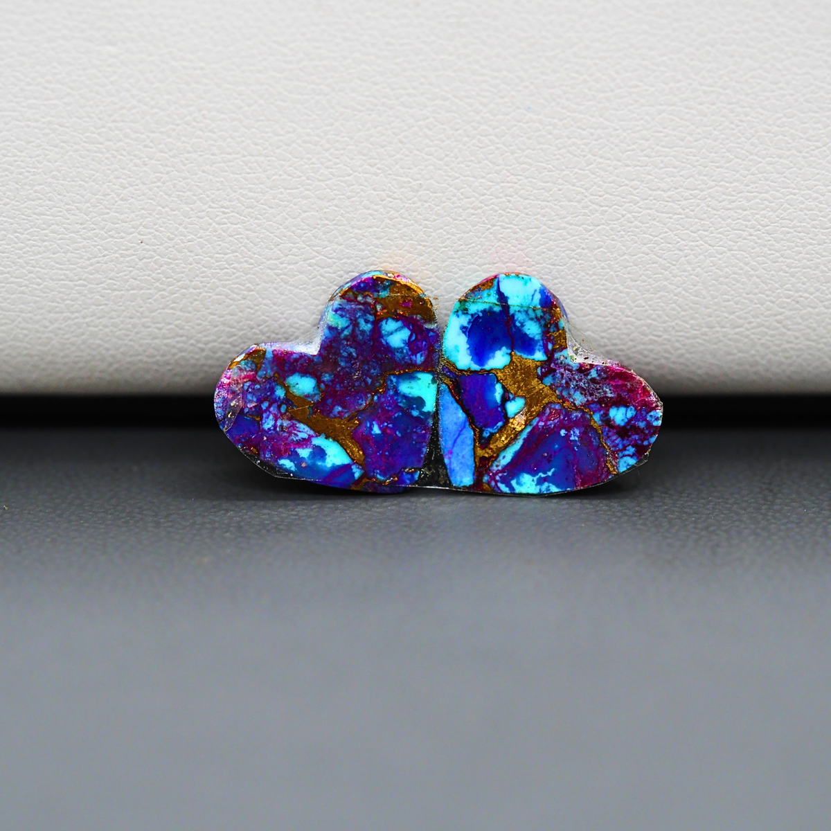 Stabilized Purple Mohave (Mojave) Turquoise heart cabochon pair 14x15x3mm 11ct - purple with blue Kingman turquoise nuggets - photo 3 - Pedra Gems.
