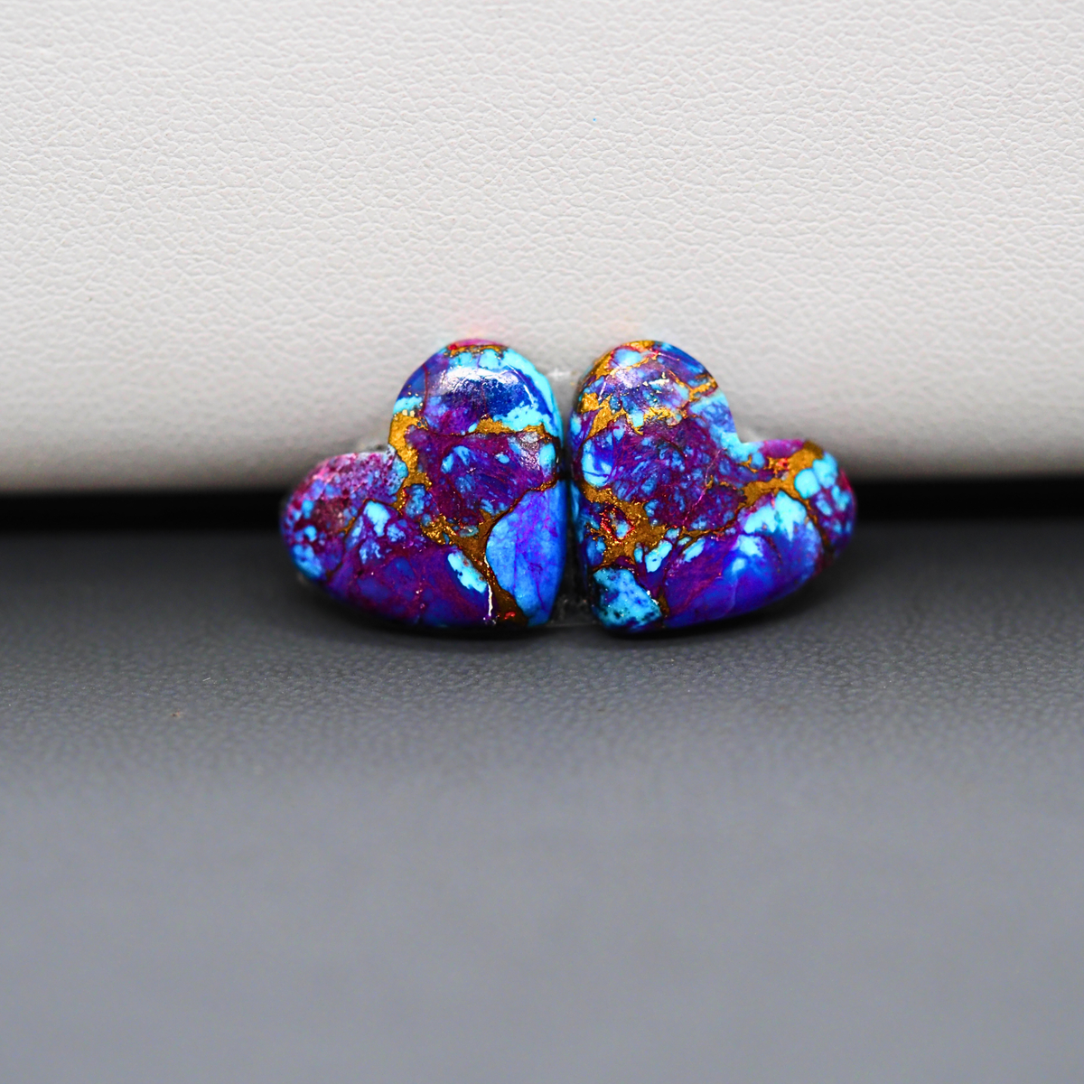 Stabilized Purple Mohave (Mojave) Turquoise heart cabochon pair 14x15x3mm 11ct - purple with blue Kingman turquoise nuggets - photo 2 - Pedra Gems.