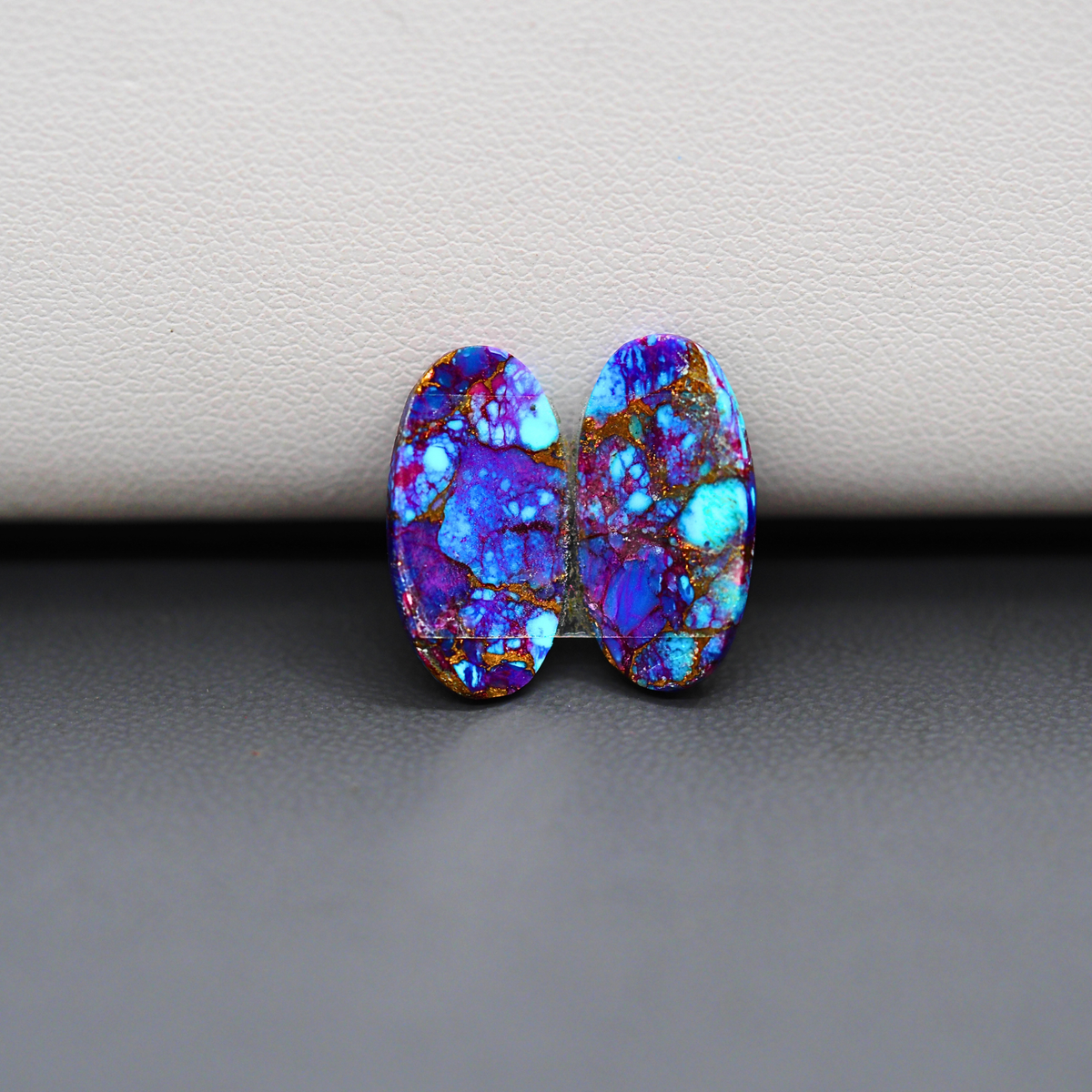 Stabilized Purple Mohave (Mojave) Turquoise oval cabochon pair 17x9x3mm 7.5ct - purple with blue Kingman turquoise nuggets - photo 3 - Pedra Gems.