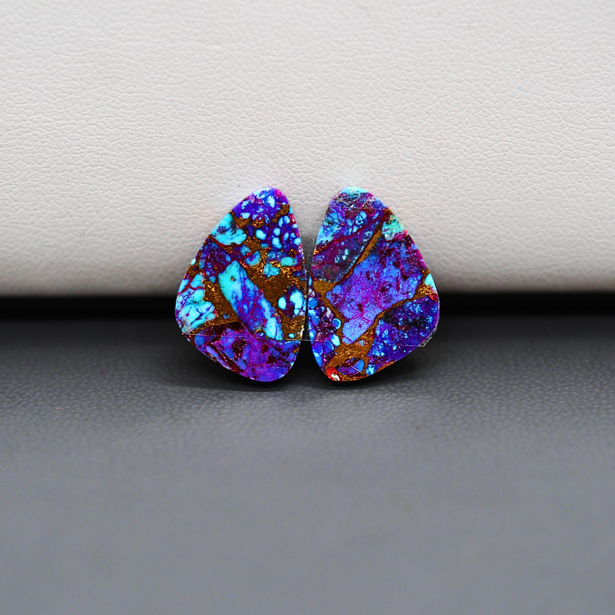 Stabilized Purple Mohave (Mojave) Turquoise freeform cabochon pair 16x11x3mm 12ct - purple with blue Kingman turquoise nuggets - photo 3 - Pedra Gems.