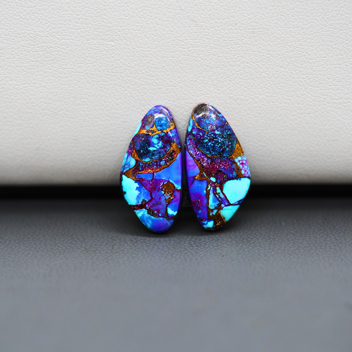 Stabilized Purple Mohave (Mojave) Turquoise freeform cabochon pair 20x10x3mm 12ct - purple with blue Kingman turquoise nuggets - photo 2 - Pedra Gems.