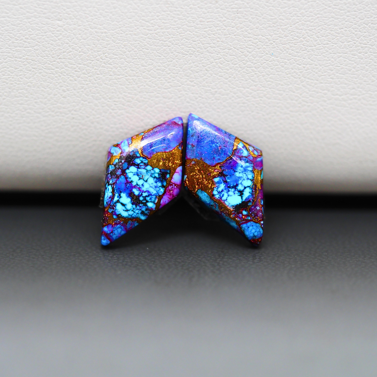 Stabilized Purple Mohave (Mojave) Turquoise kite cabochon pair 18x10x4mm 9.5ct - purple with blue Kingman turquoise nuggets - photo 2 - Pedra Gems.