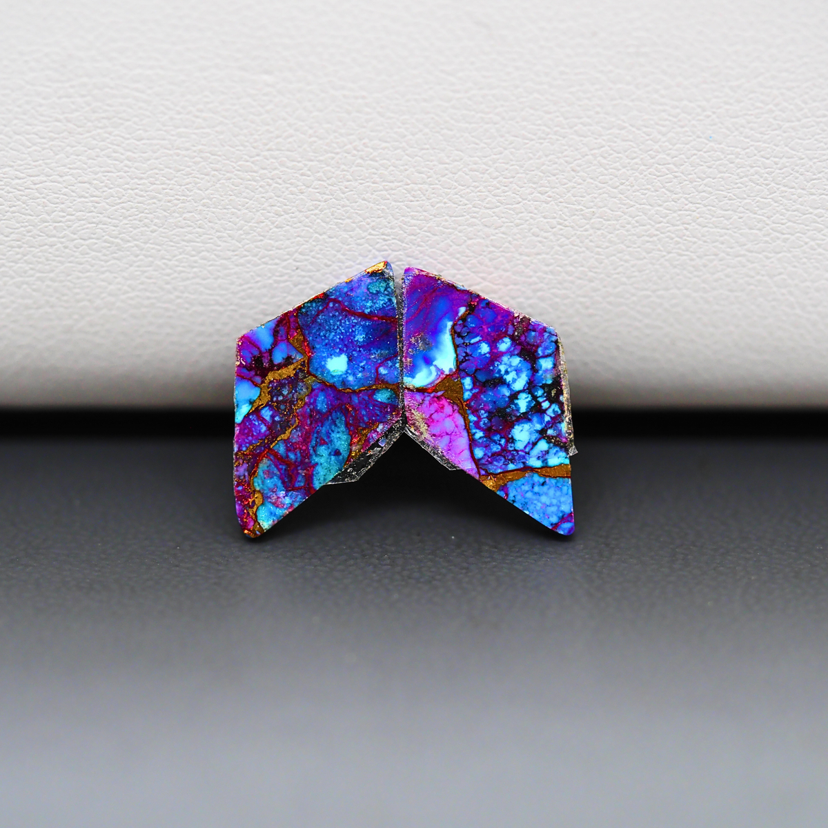 Stabilized Purple Mohave (Mojave) Turquoise kite cabochon pair 18x10x4mm 9.5ct - purple with blue Kingman turquoise nuggets - photo 3 - Pedra Gems.
