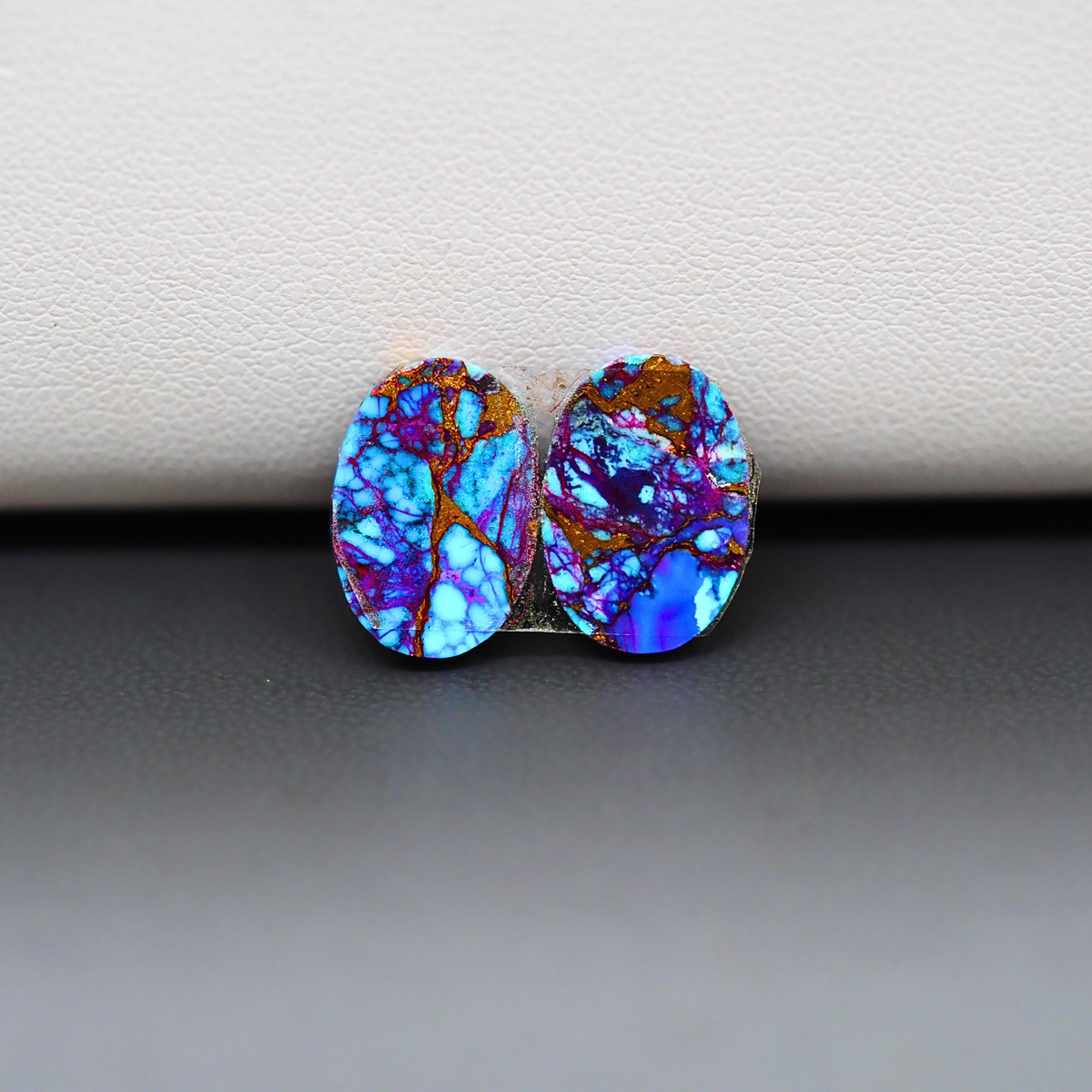 Stabilized Purple Mohave (Mojave) Turquoise oval cabochon pair 13x9x3mm 8.5ct - purple with blue Kingman turquoise nuggets - photo 3 - Pedra Gems.