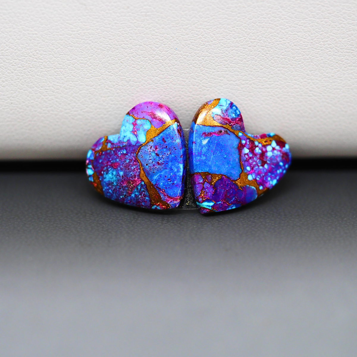 Stabilized Purple Mohave (Mojave) Turquoise heart cabochon pair 16x17x3mm 13.5ct - purple with blue Kingman turquoise nuggets - photo 2 - Pedra Gems.