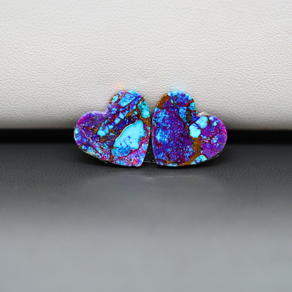 Stabilized Purple Mohave (Mojave) Turquoise heart cabochon pair 14x14x3mm 12.5ct - purple with blue Kingman turquoise nuggets - photo 3 - Pedra Gems.