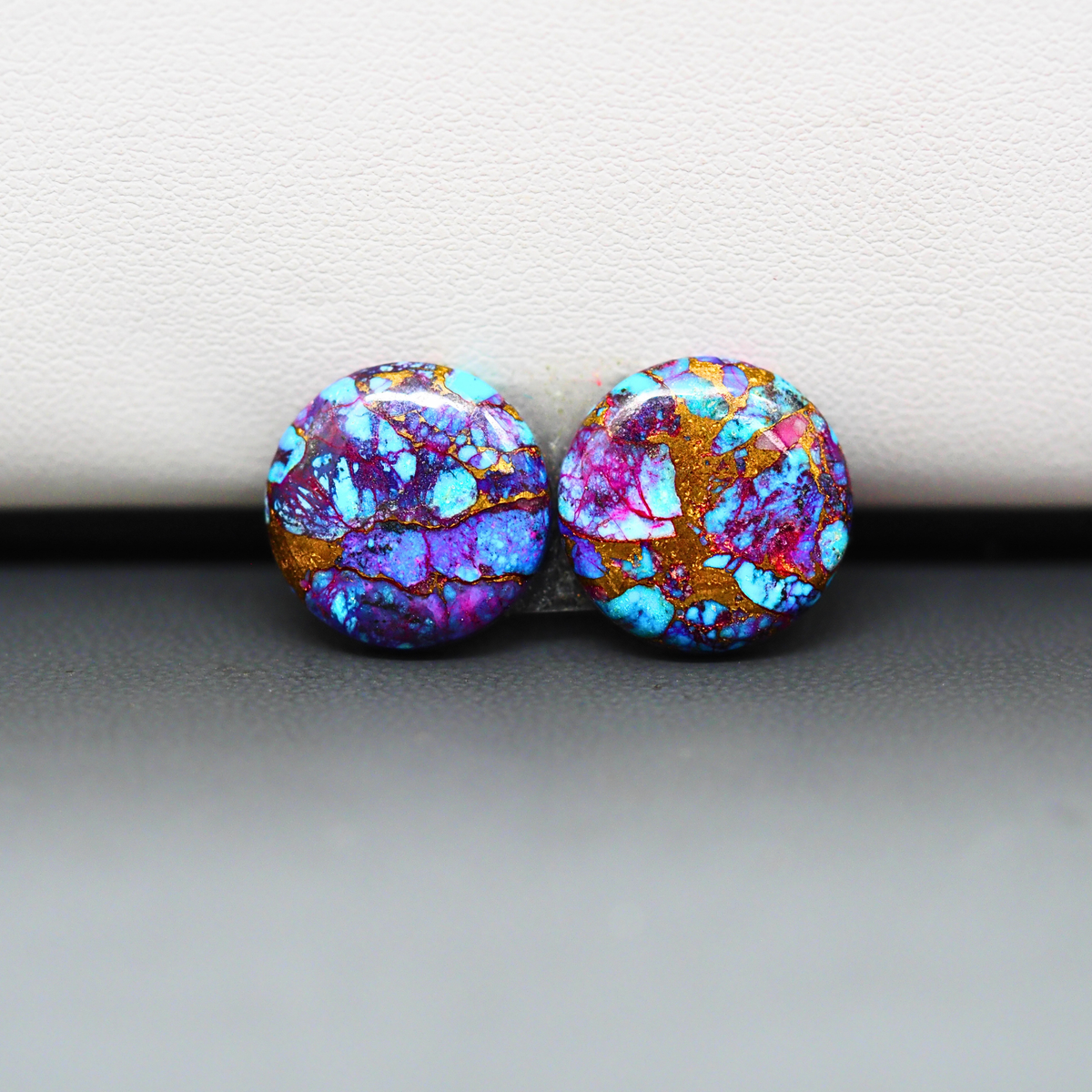 Stabilized Purple Mohave (Mojave) Turquoise round cabochon pair 14x14x4mm 14ct - purple with blue Kingman turquoise nuggets - photo 2 - Pedra Gems.