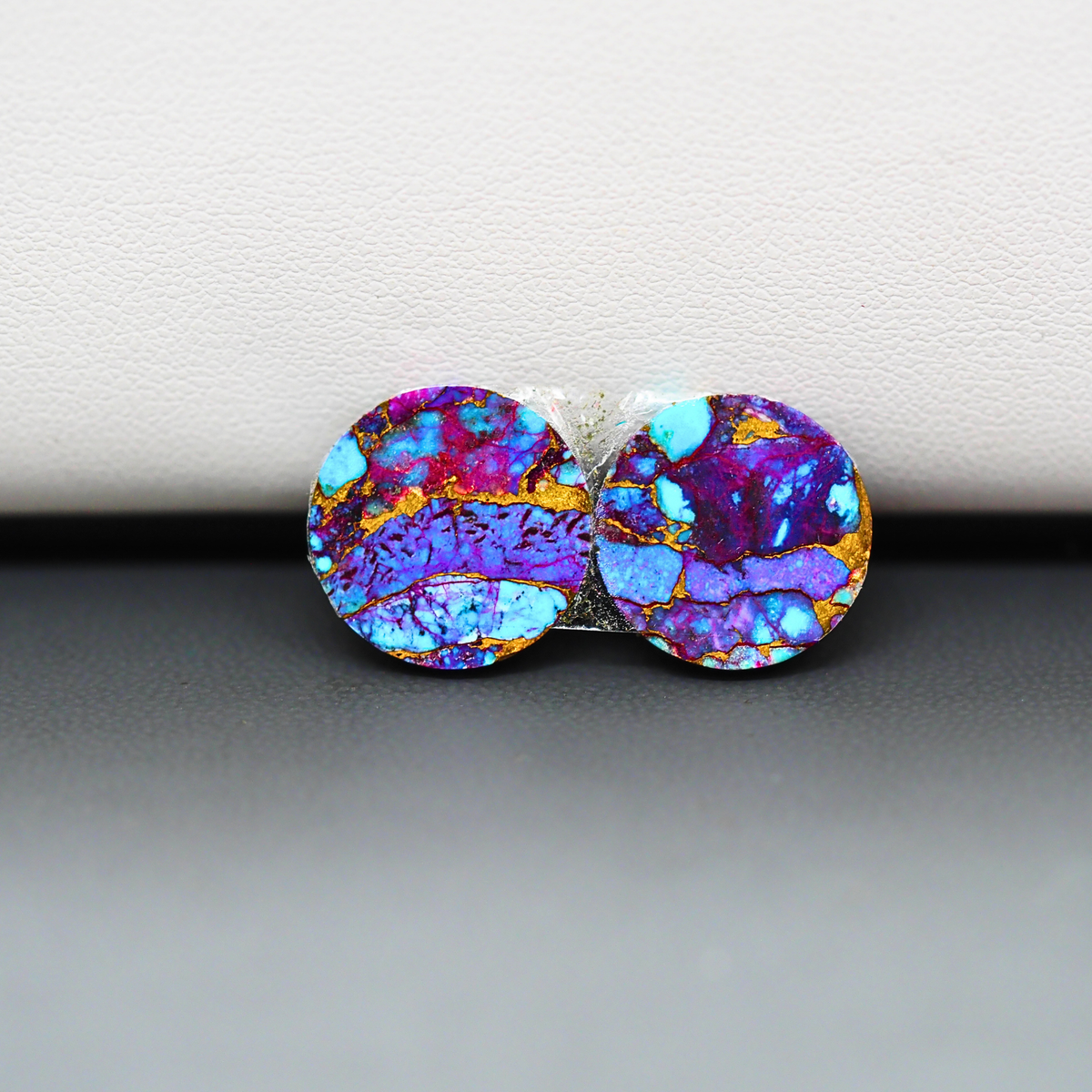 Stabilized Purple Mohave (Mojave) Turquoise round cabochon pair 14x14x4mm 14ct - purple with blue Kingman turquoise nuggets - photo 3 - Pedra Gems.