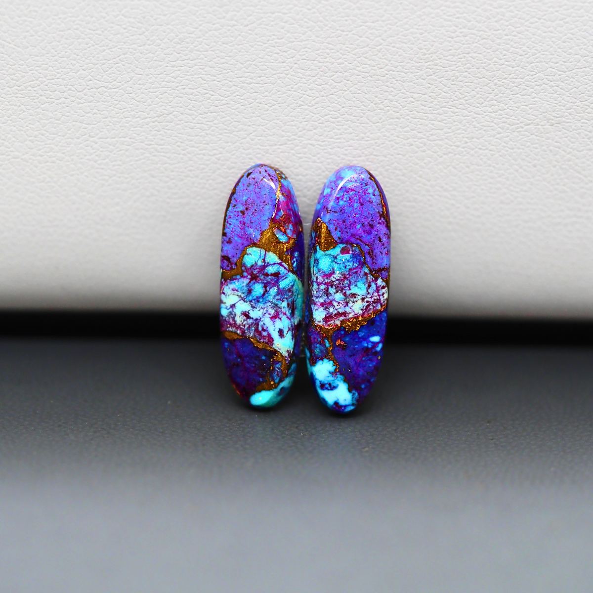 Stabilized Purple Mohave (Mojave) Turquoise oval cabochon pair 22x8x3mm 12.5ct - purple with blue Kingman turquoise nuggets - photo 2 - Pedra Gems.