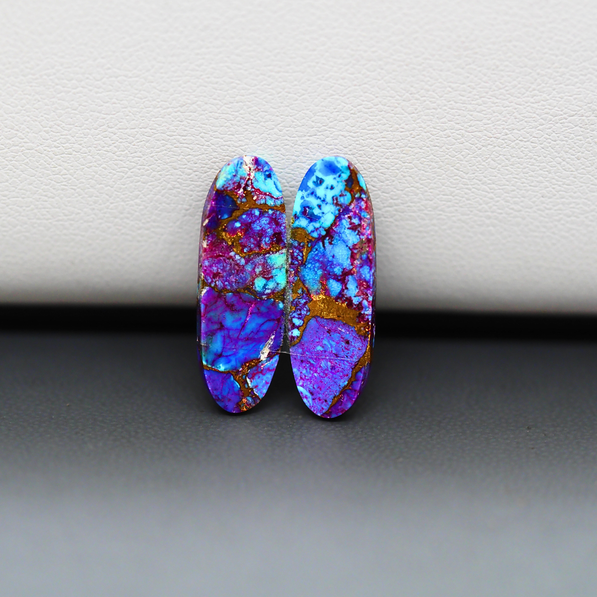 Stabilized Purple Mohave (Mojave) Turquoise oval cabochon pair 22x8x3mm 12.5ct - purple with blue Kingman turquoise nuggets - photo 3 - Pedra Gems.