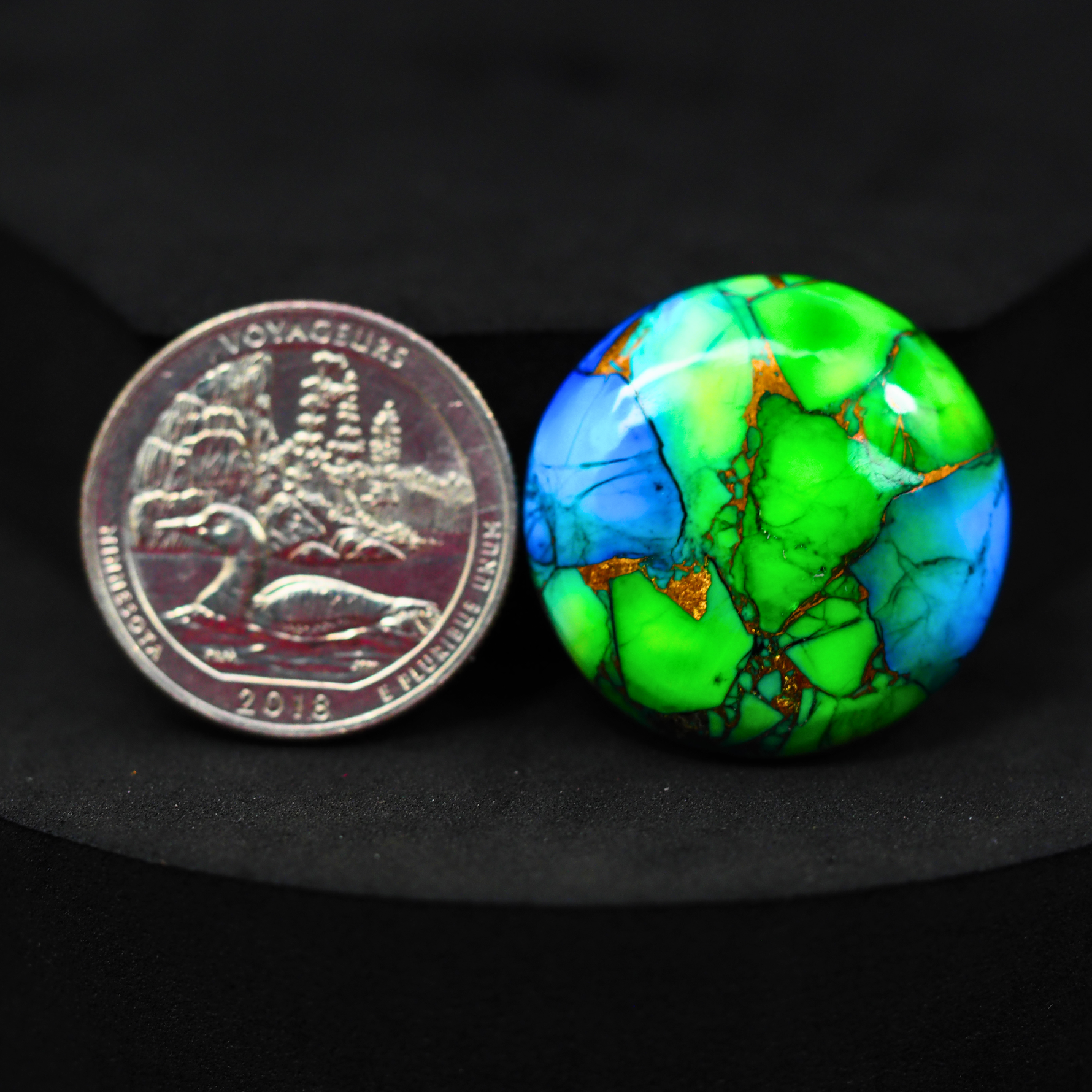 Natural Peacock Dahlia Round Cabochon 26x26mm 35ct - Peacock Blue-Green Composite - Pedra Gems