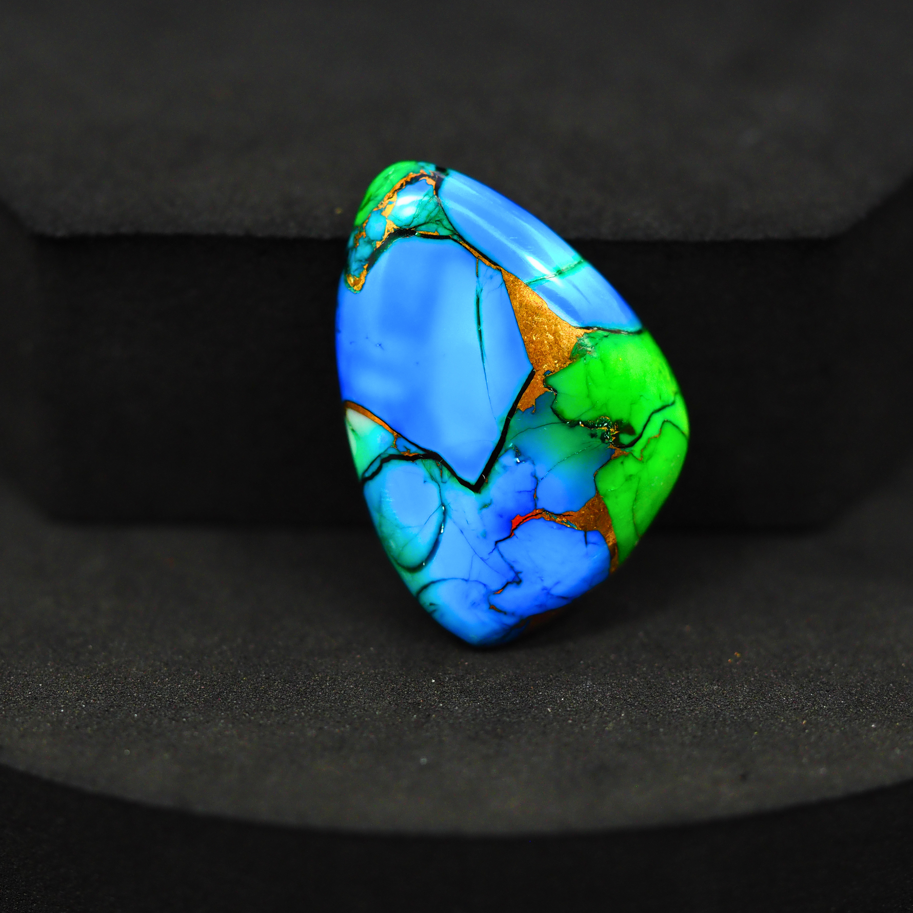 Natural Peacock Dahlia Freeform Cabochon 27x19mm 20ct - Peacock Blue-Green Composite - Pedra Gems