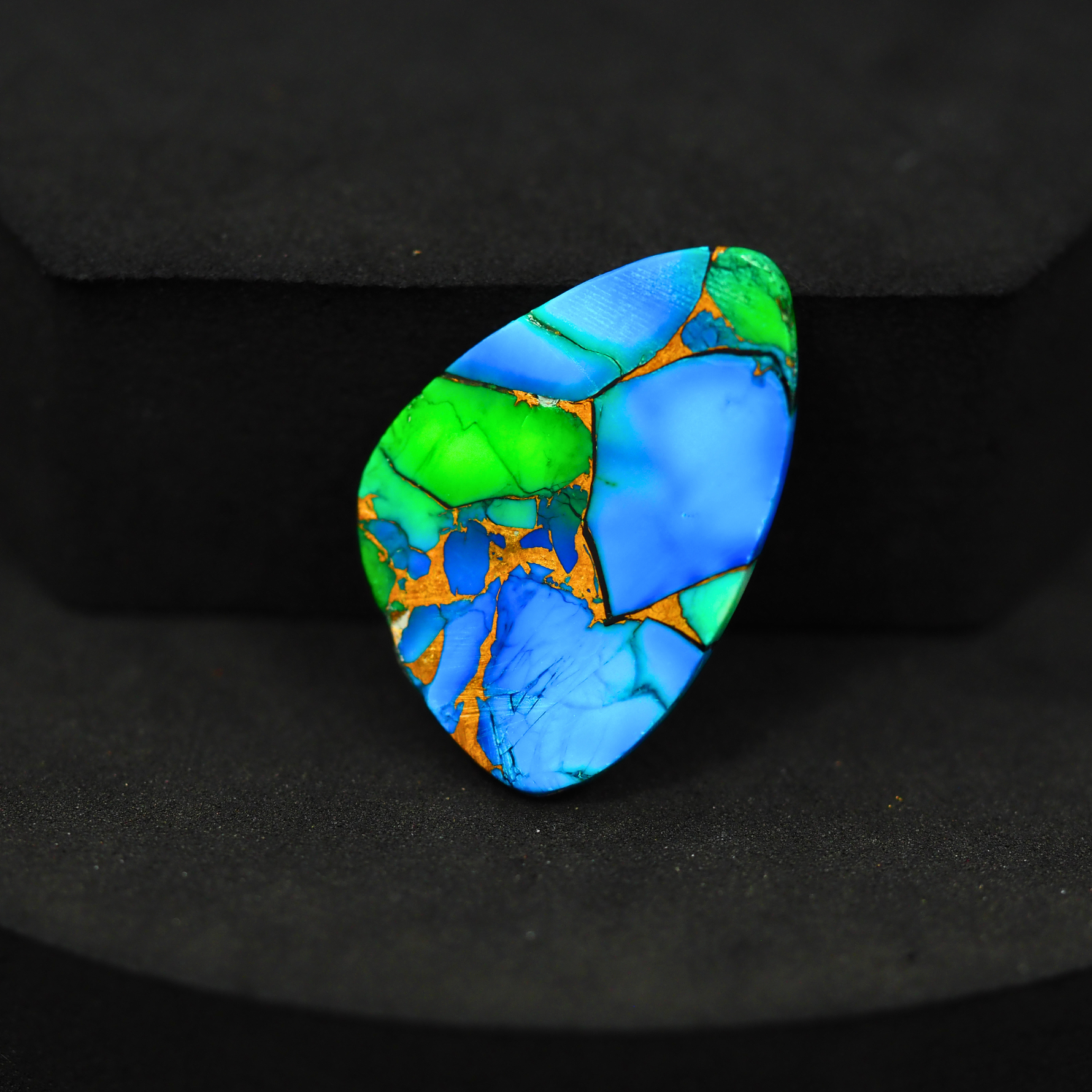 Natural Peacock Dahlia Freeform Cabochon 27x19mm 20ct - Peacock Blue-Green Composite - Pedra Gems