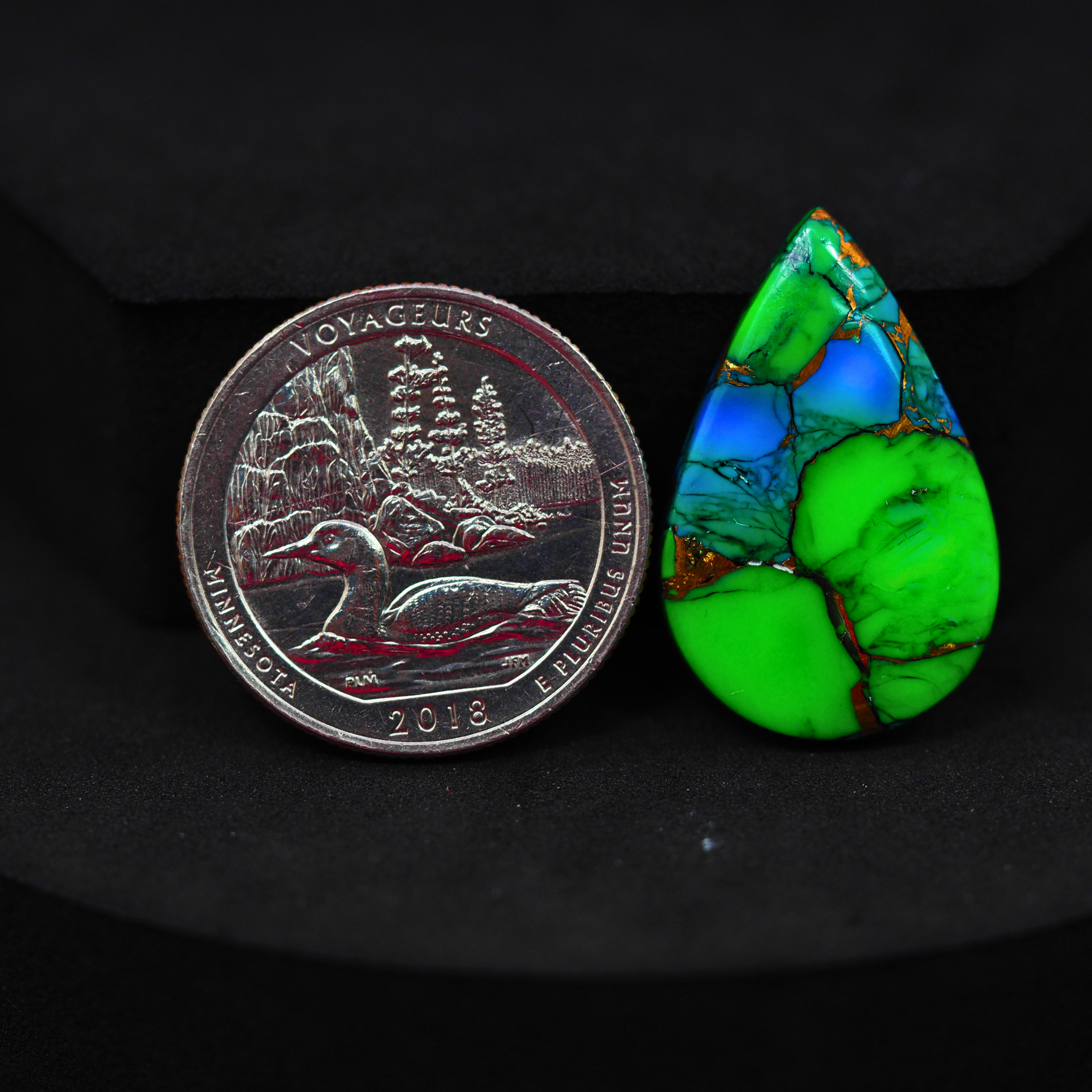 Natural Peacock Dahlia Pear Cabochon 27x17mm 14ct - Peacock Blue-Green Composite - Pedra Gems