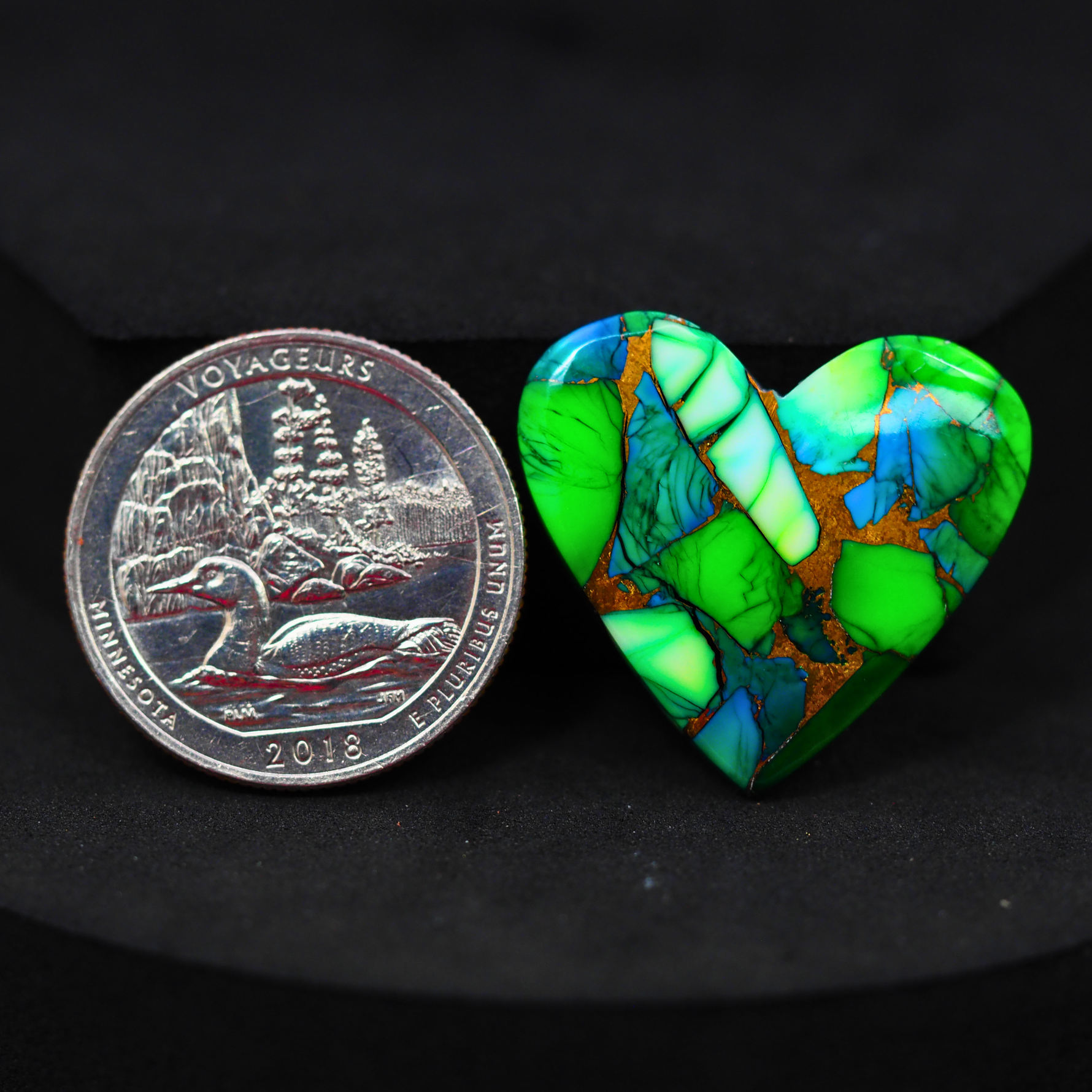 Natural Peacock Dahlia Heart Cabochon 24x25mm 20ct - Peacock Blue-Green Composite - Pedra Gems
