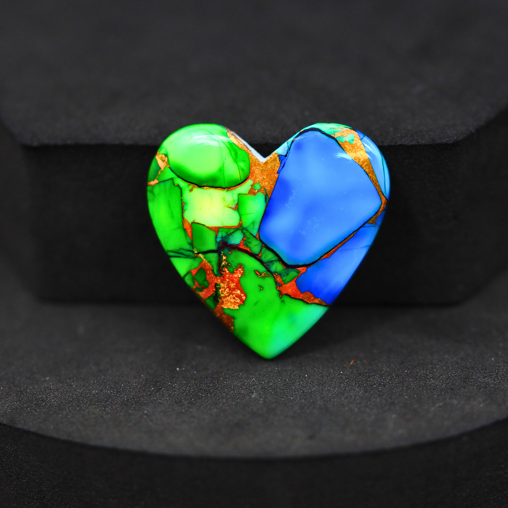 Natural Peacock Dahlia Heart Cabochon 24x25mm 18.5ct - Peacock Blue-Green Composite - Pedra Gems