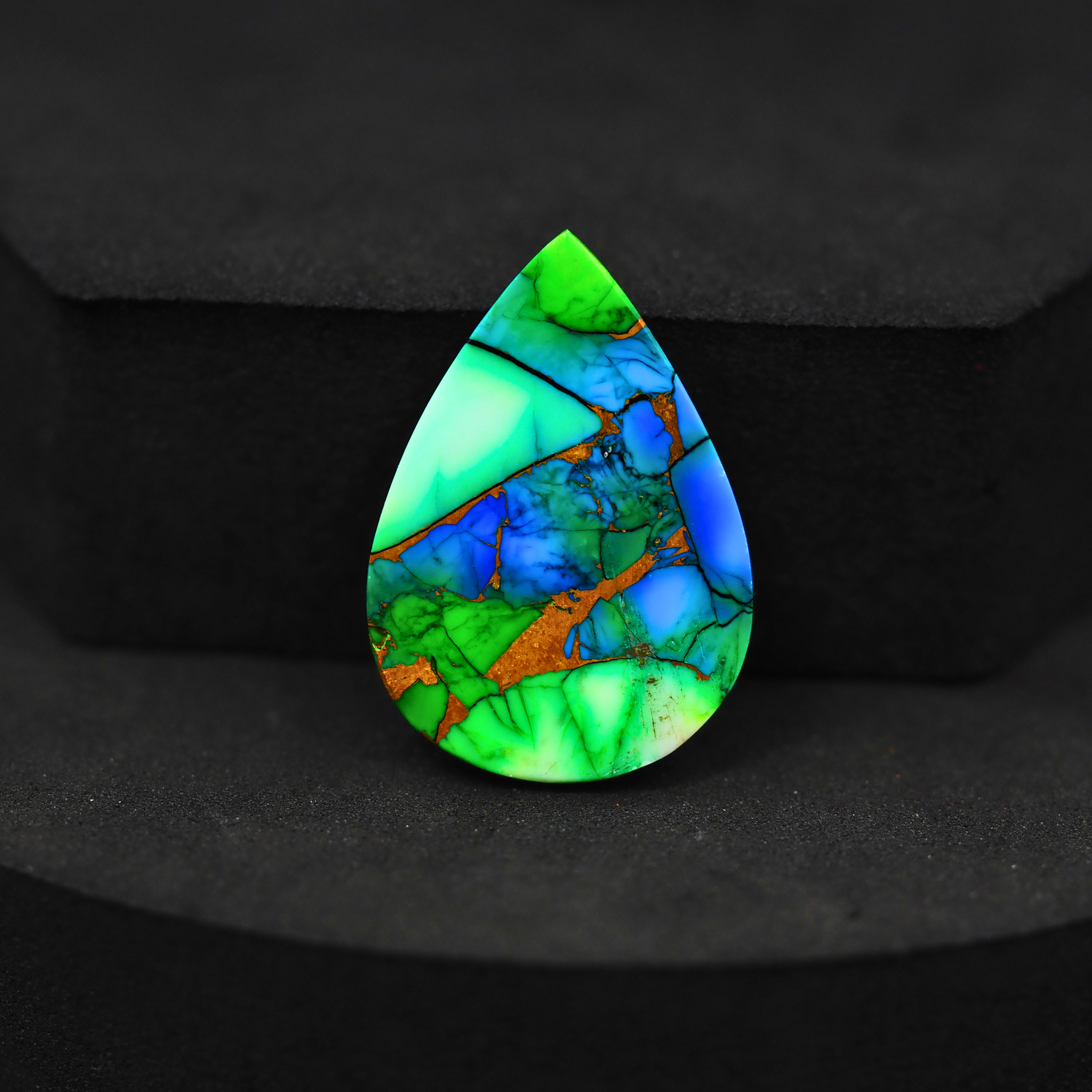 Natural Peacock Dahlia Pear Cabochon 26x18mm 16ct - Peacock Blue-Green Composite - Pedra Gems