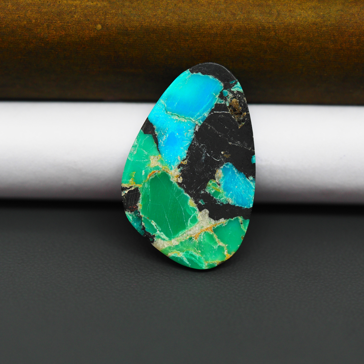 Mohave Turquoise & White Buffalo Freeform Cabochon 28x19mm 16.5ct - Blue and Green with Black Centre - Pedra Gems