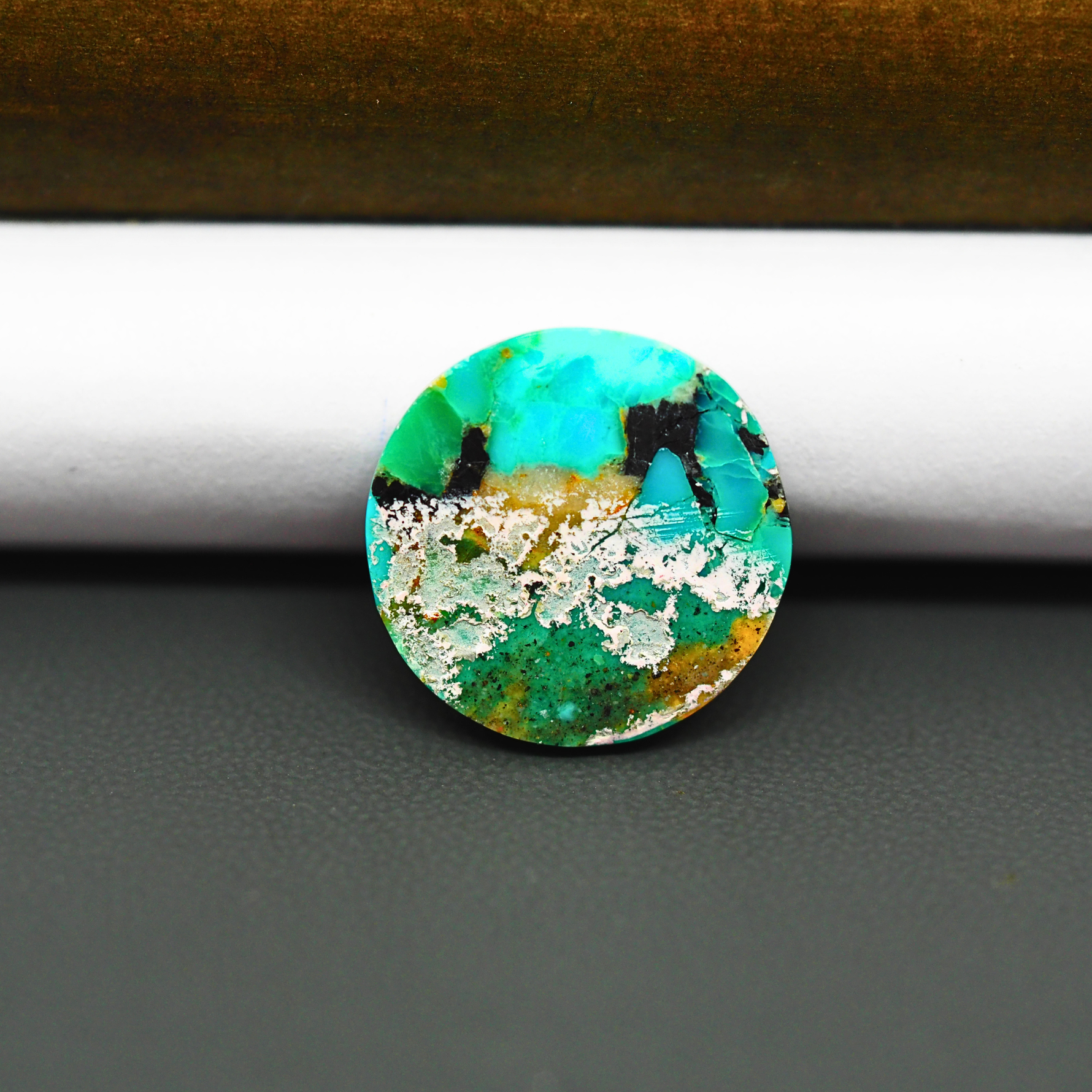 Mohave Turquoise & White Buffalo Round Cabochon 19x19mm 9ct - Blue and Green with Black Wedge - Pedra Gems