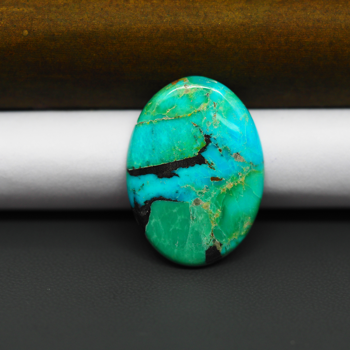 Mohave Turquoise & White Buffalo Oval Cabochon 28x20mm 16ct - Green with Black Band - Pedra Gems