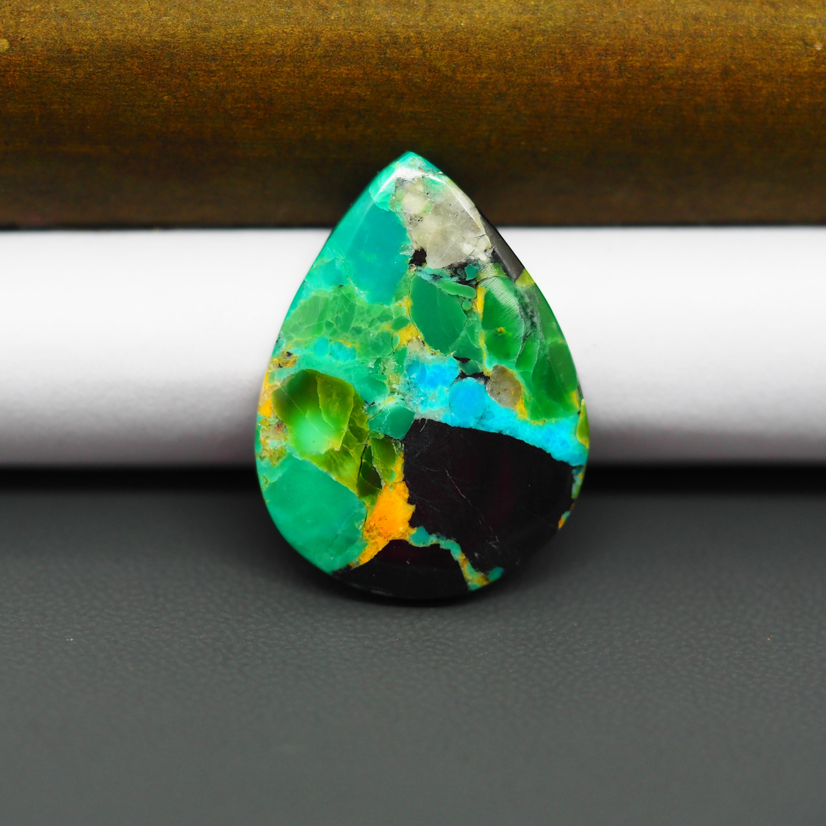 Mohave Turquoise & White Buffalo Pear Cabochon 28x21mm 15ct - Black with Blue and Green - Pedra Gems