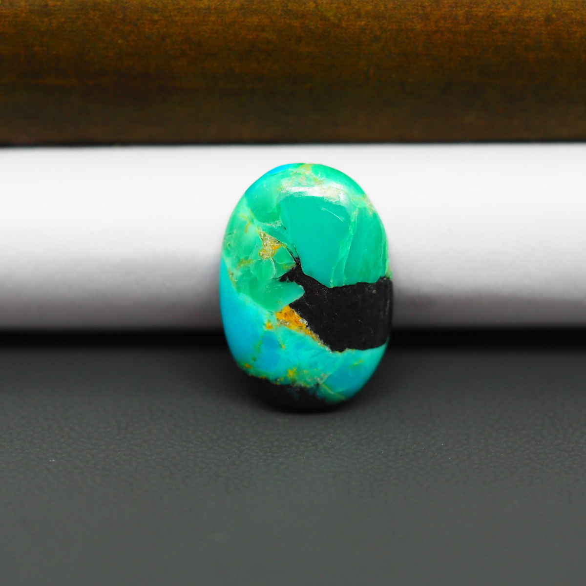 Mohave Turquoise & White Buffalo Oval Cabochon 20x14mm 8ct - Green with Black Notch - Pedra Gems