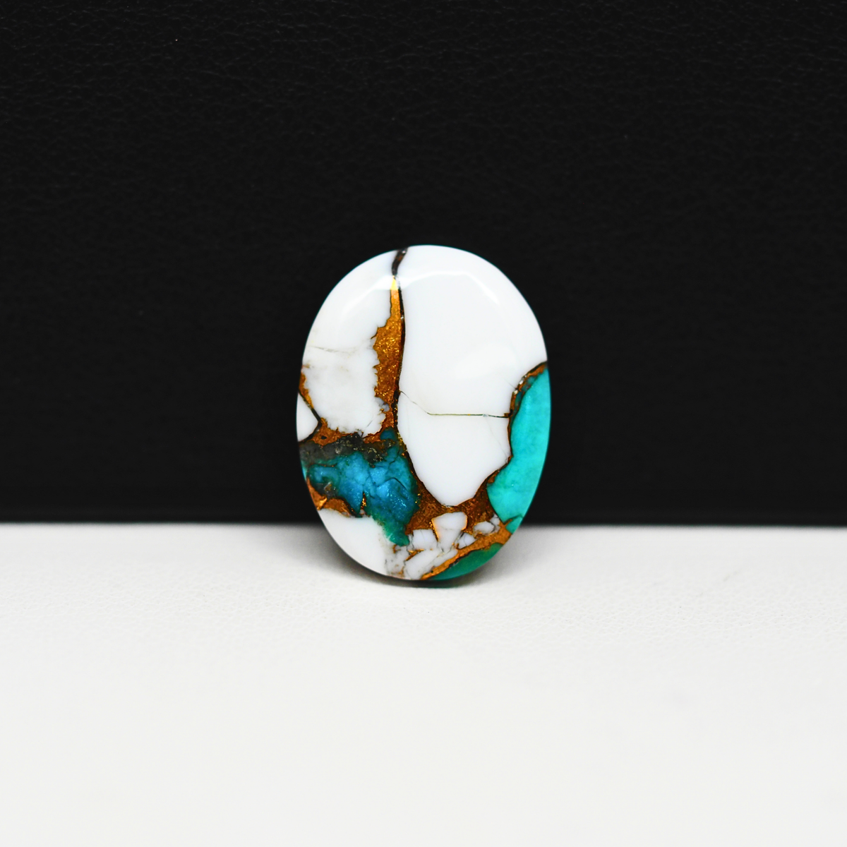 Turquoise & White Buffalo Cabochon 19x14mm 9ct Oval – Kingman, Arizona