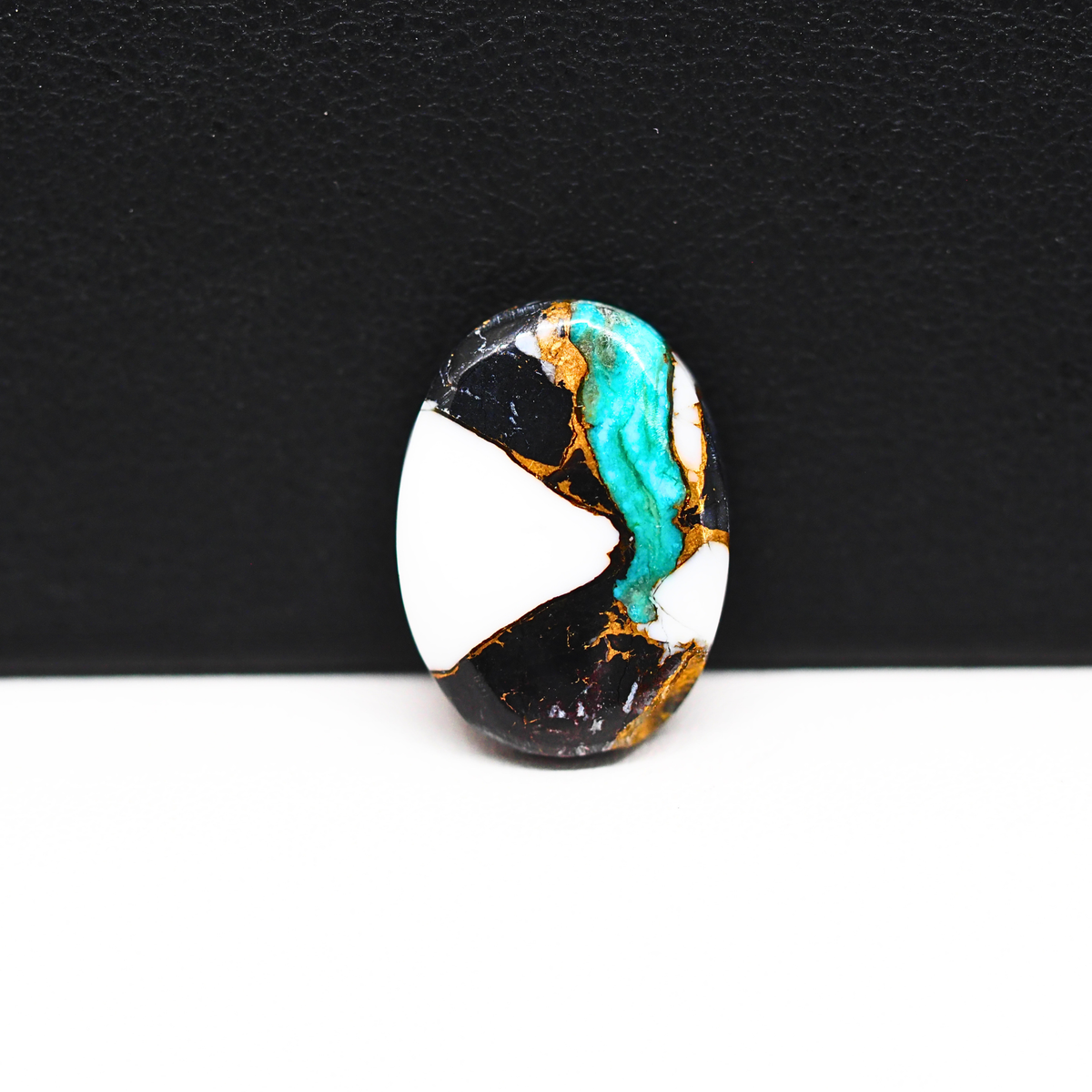 Turquoise & White Buffalo Cabochon 18x13mm 9ct Pear – Kingman, Arizona