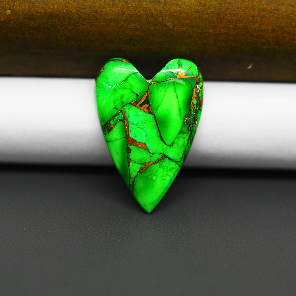 Natural Emerald Dahlia Heart Cabochon 27x18mm 16ct - vivid green with copper matrix, ships to Europe, Japan, Canada, Australia, NZ & worldwide - Pedra Gems.