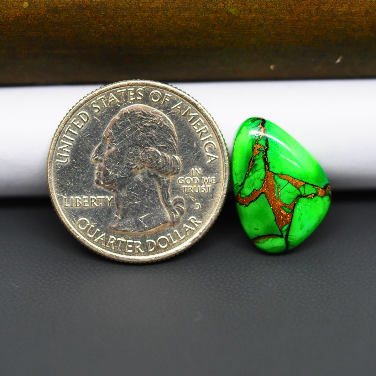 Natural Emerald Dahlia Freeform Cabochon 18x12mm 8.5ct - vivid green with copper matrix, ships to Europe, Japan, Canada, Australia, NZ & worldwide - Pedra Gems.