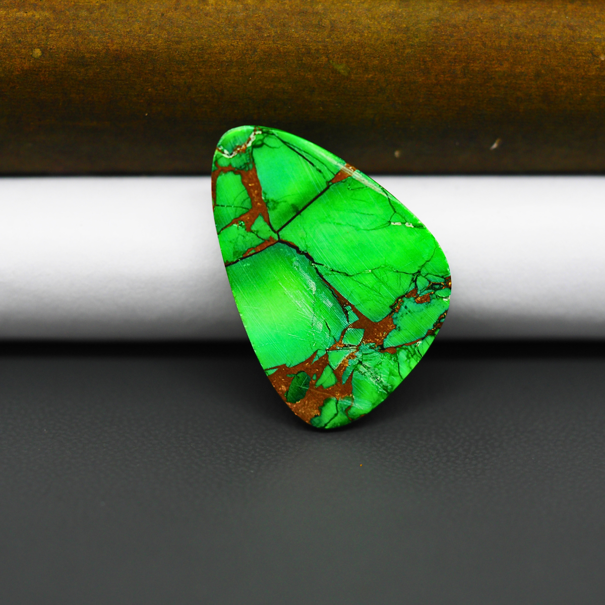 Natural Emerald Dahlia Freeform Cabochon 28x19mm 19ct - vivid green with copper matrix, ships to Europe, Japan, Canada, Australia, NZ & worldwide - Pedra Gems.