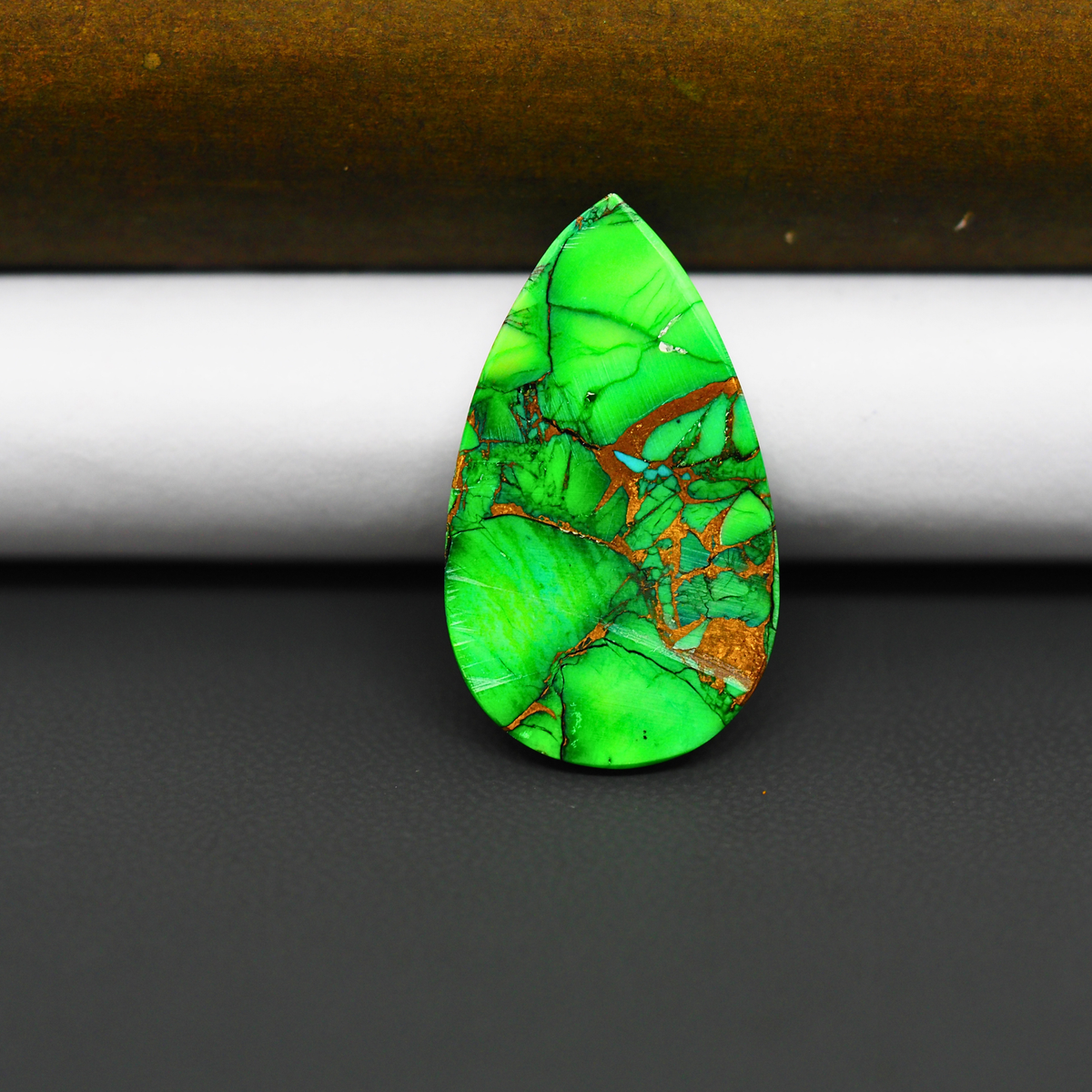 Natural Emerald Dahlia Pear Cabochon 19x17mm 16ct - vivid green with copper matrix, ships to Europe & worldwide - Pedra Gems.