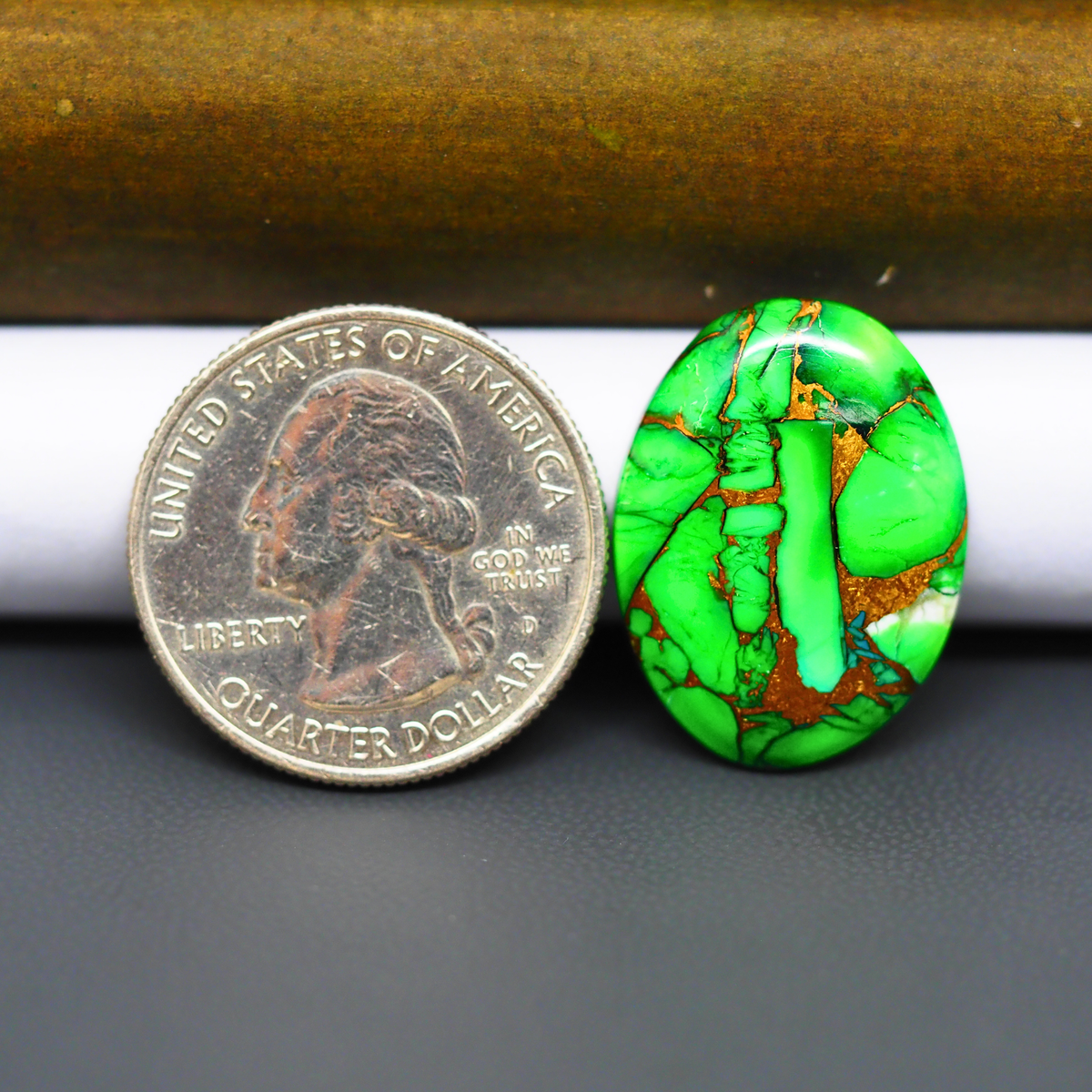 Natural Emerald Dahlia Oval Cabochon 23x18mm 15ct - vivid green with copper matrix - Pedra Gems.