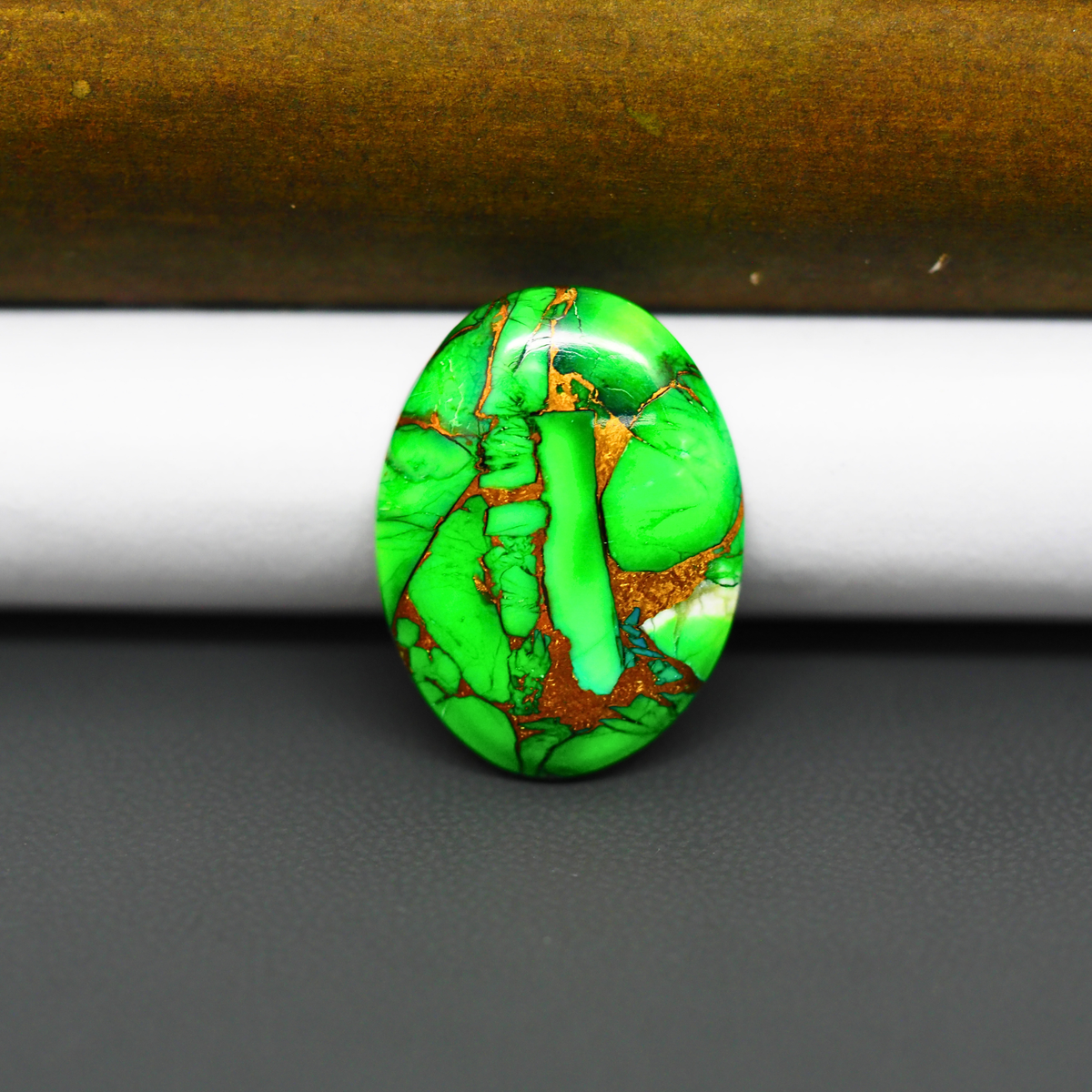 Natural Emerald Dahlia Oval Cabochon 23x18mm 15ct - vivid green with copper matrix - Pedra Gems.
