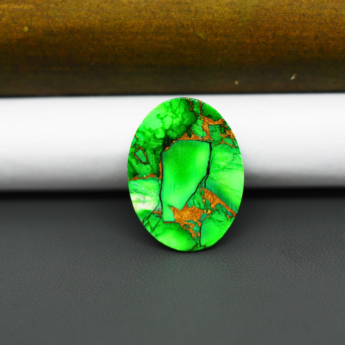 Natural Emerald Dahlia Oval Cabochon 23x18mm 15ct - vivid green with copper matrix - Pedra Gems.