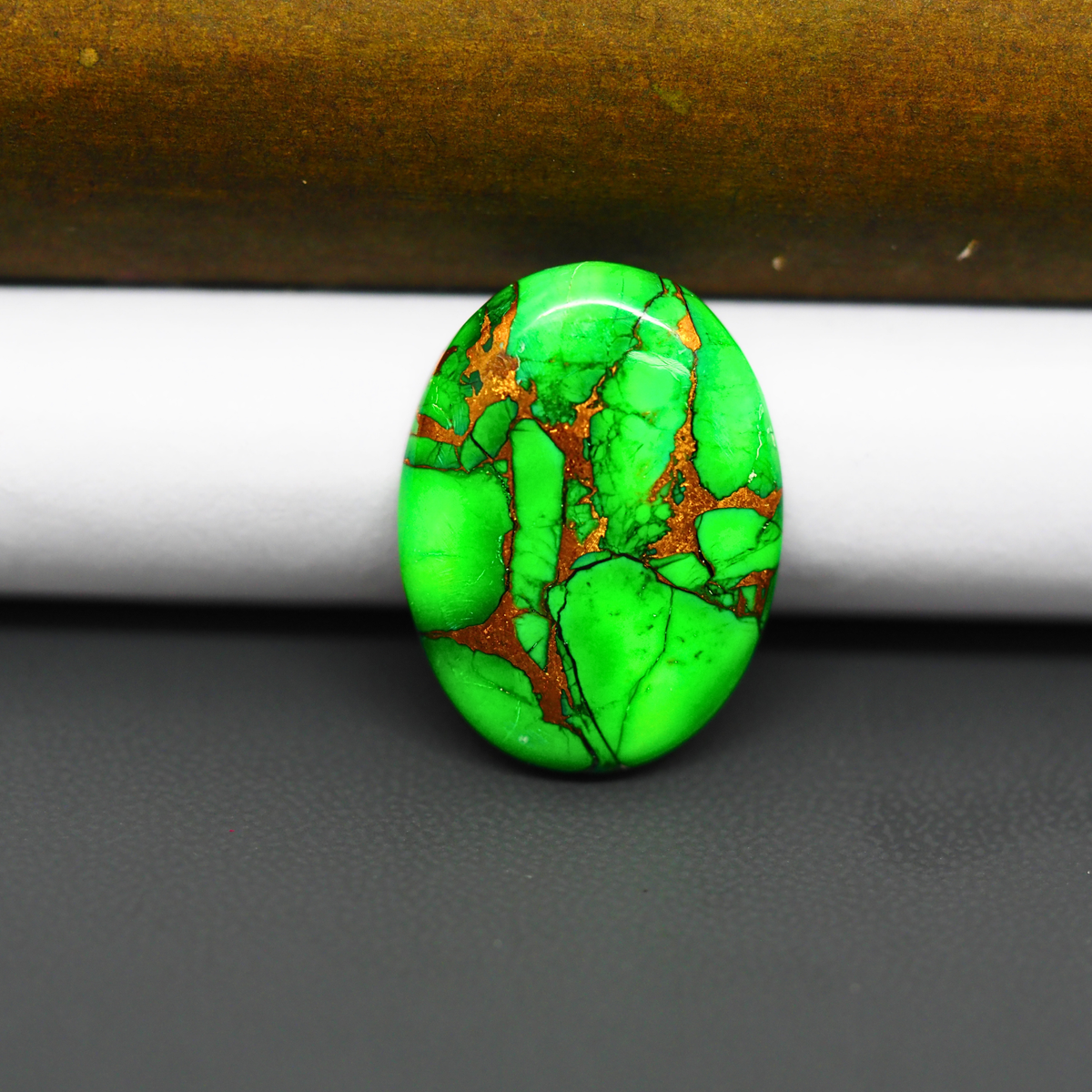 Natural Emerald Dahlia Oval Cabochon 24x18mm 15ct - vivid green with copper matrix - Pedra Gems.