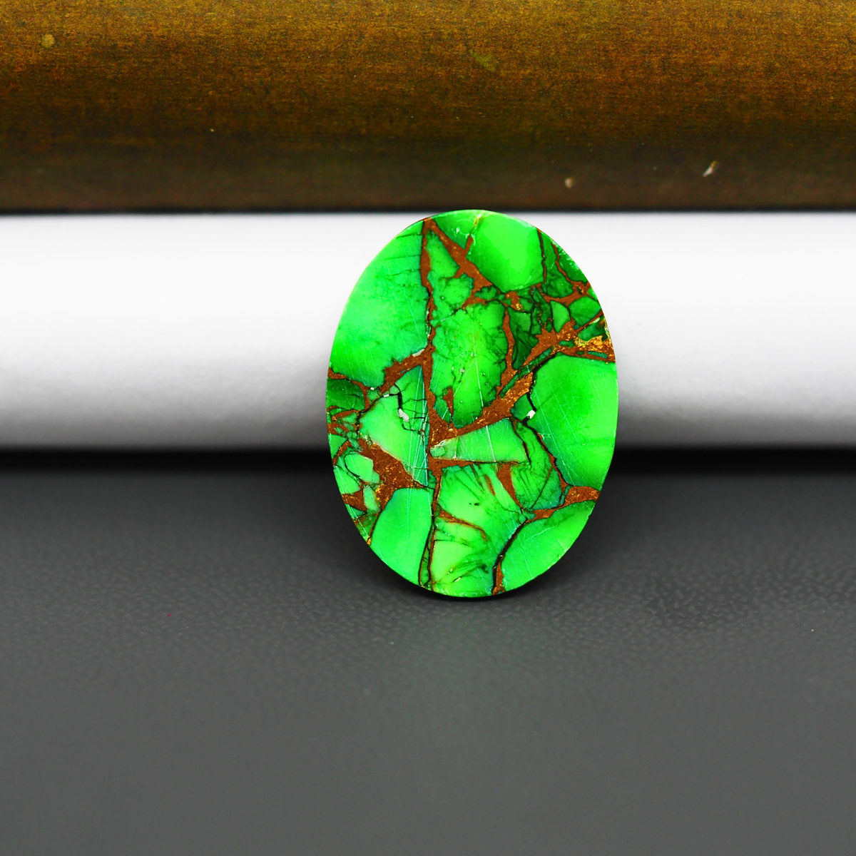 Natural Emerald Dahlia Oval Cabochon 24x18mm 15ct - vivid green with copper matrix - Pedra Gems.