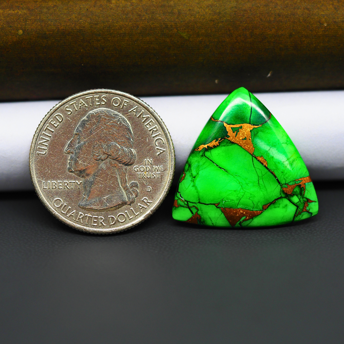 Natural Emerald Dahlia Triangle Cabochon 23x24mm 13ct - vivid green with copper matrix - Pedra Gems.