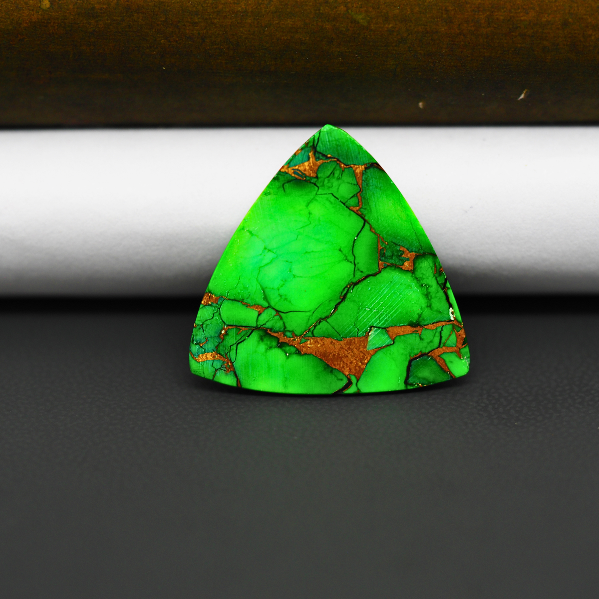 Natural Emerald Dahlia Triangle Cabochon 23x24mm 13ct - vivid green with copper matrix - Pedra Gems.