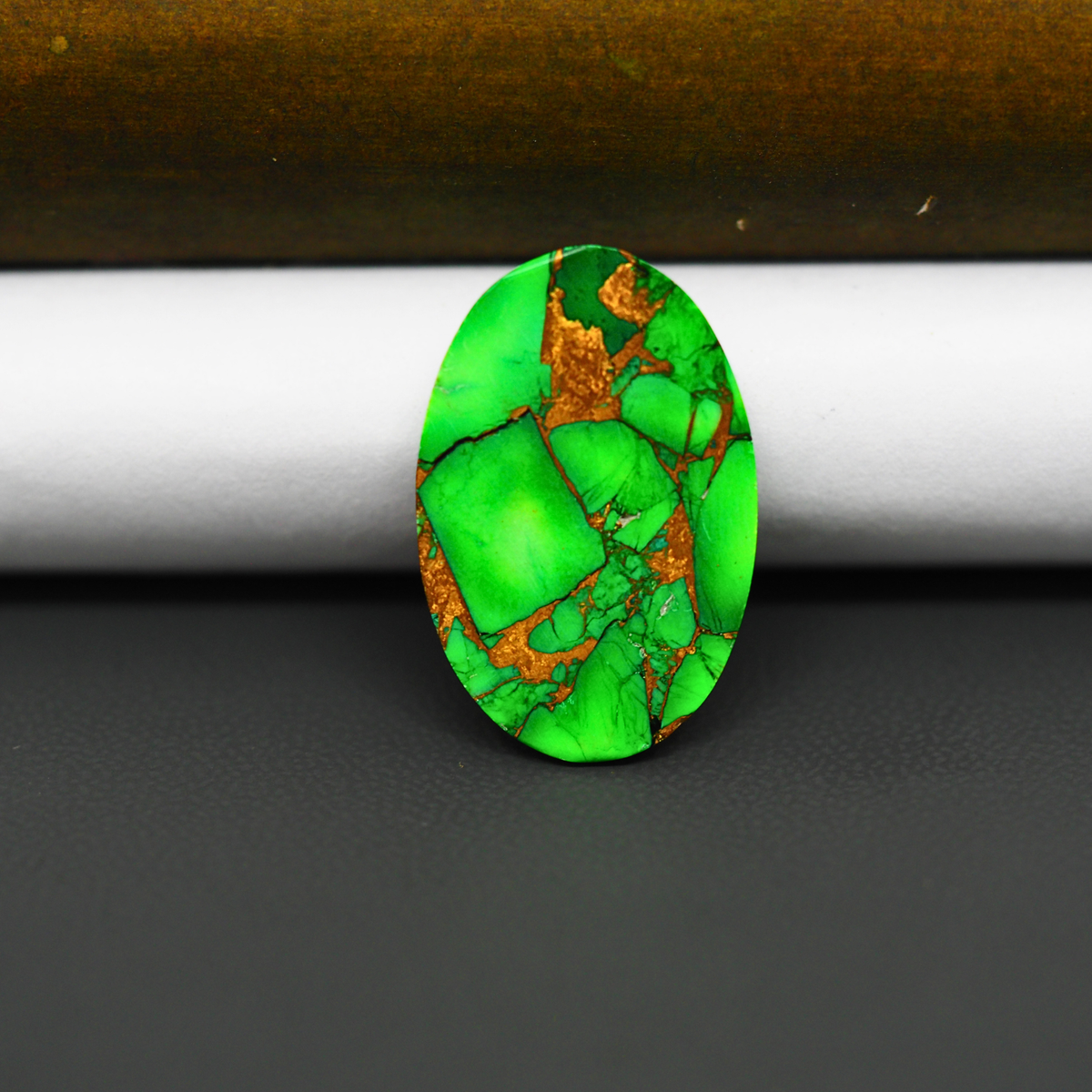 Natural Emerald Dahlia Oval Cabochon 24x16mm 13ct - vivid green with copper matrix - Pedra Gems.