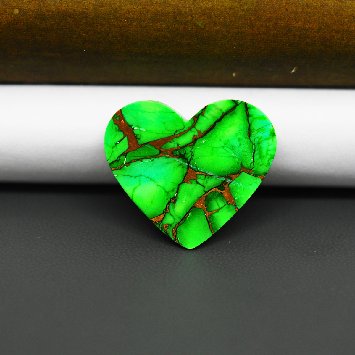 Natural Emerald Dahlia Heart Cabochon 22x24mm 18.5ct - vivid green with copper matrix - Pedra Gems.