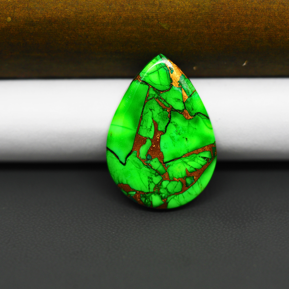 Natural Emerald Dahlia Pear Cabochon 27x19mm 17.5ct - vivid green with copper matrix - Pedra Gems.