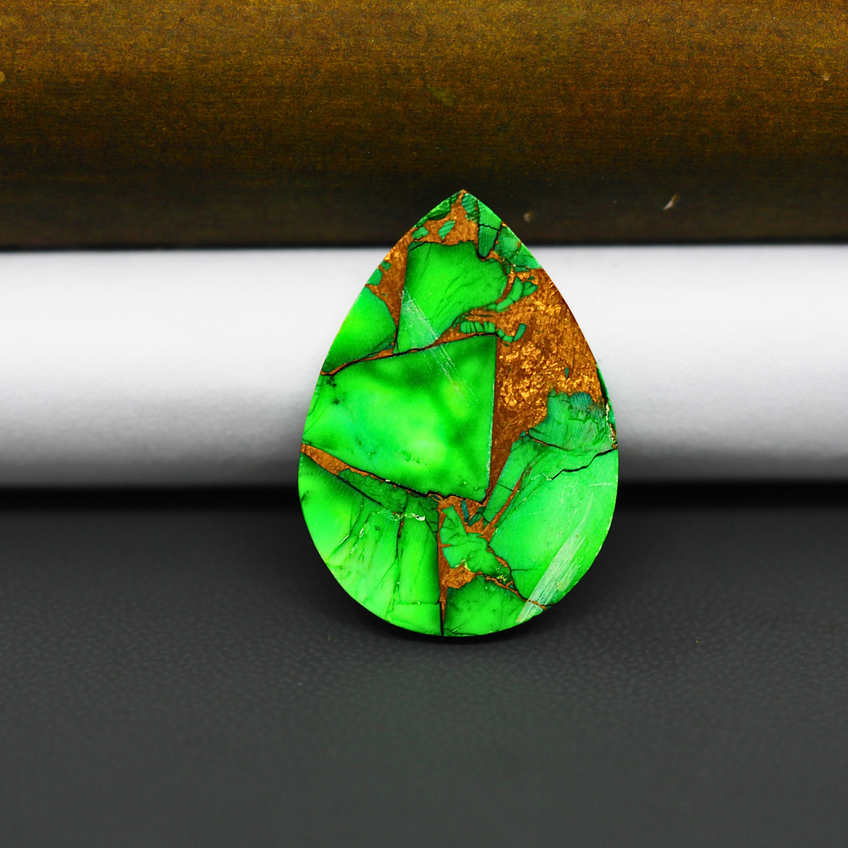 Natural Emerald Dahlia Pear Cabochon 27x19mm 17.5ct - vivid green with copper matrix - Pedra Gems.