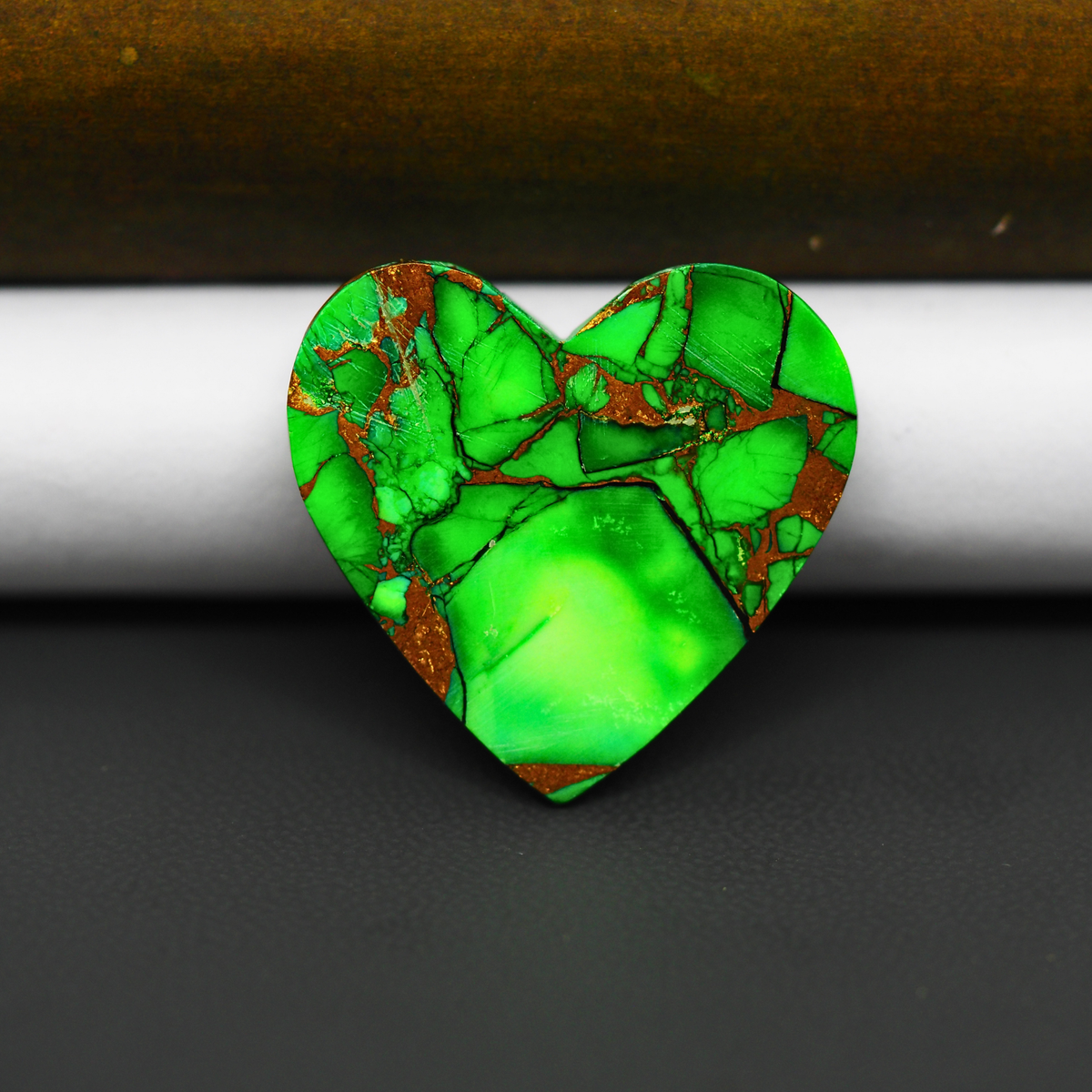 Natural Emerald Dahlia Heart Cabochon 25x26mm 23ct - vivid green with copper matrix - Pedra Gems.